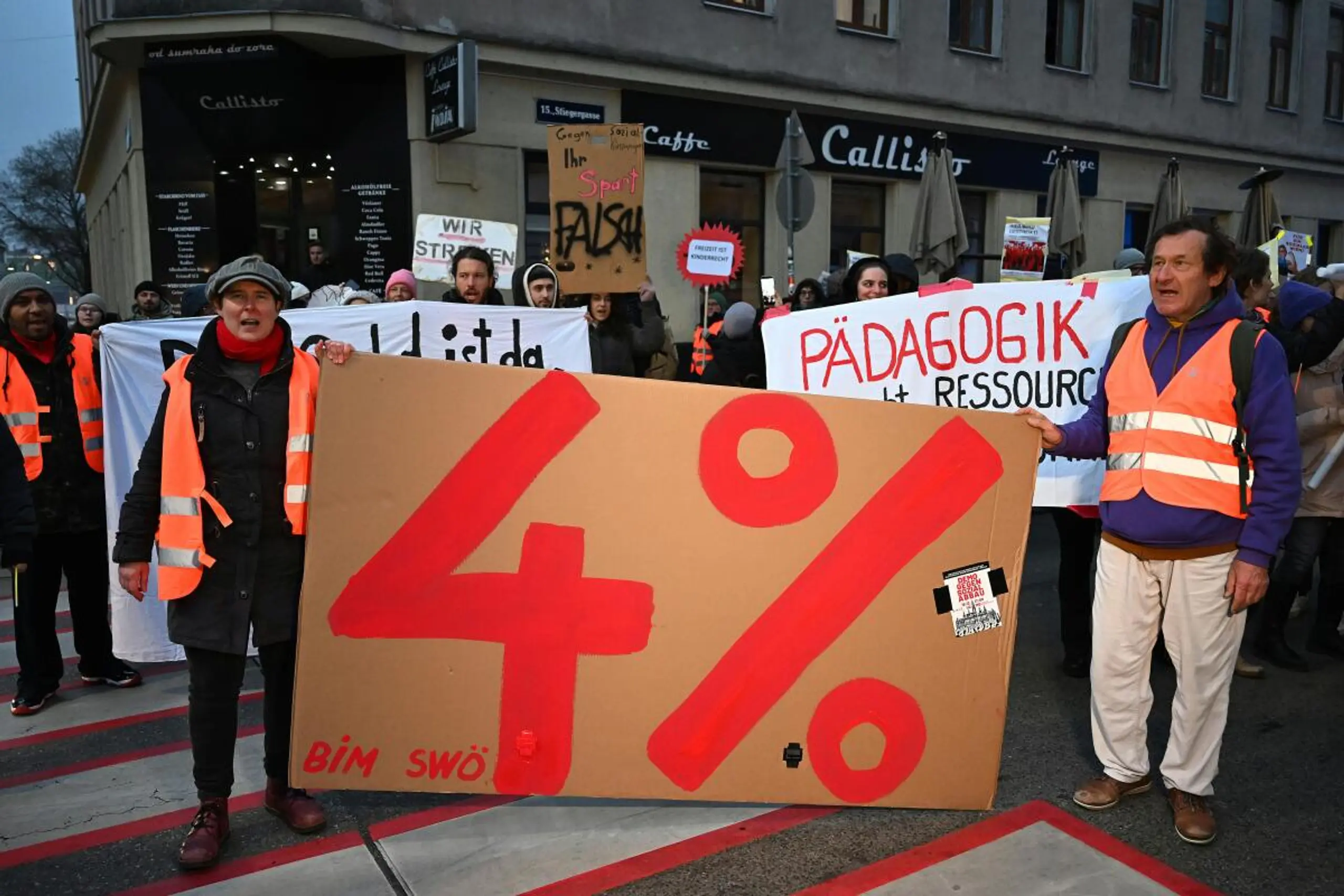 Die Forderung der Arbeitnehmer lautet weiterhin 4 Prozent Lohnerhöhung