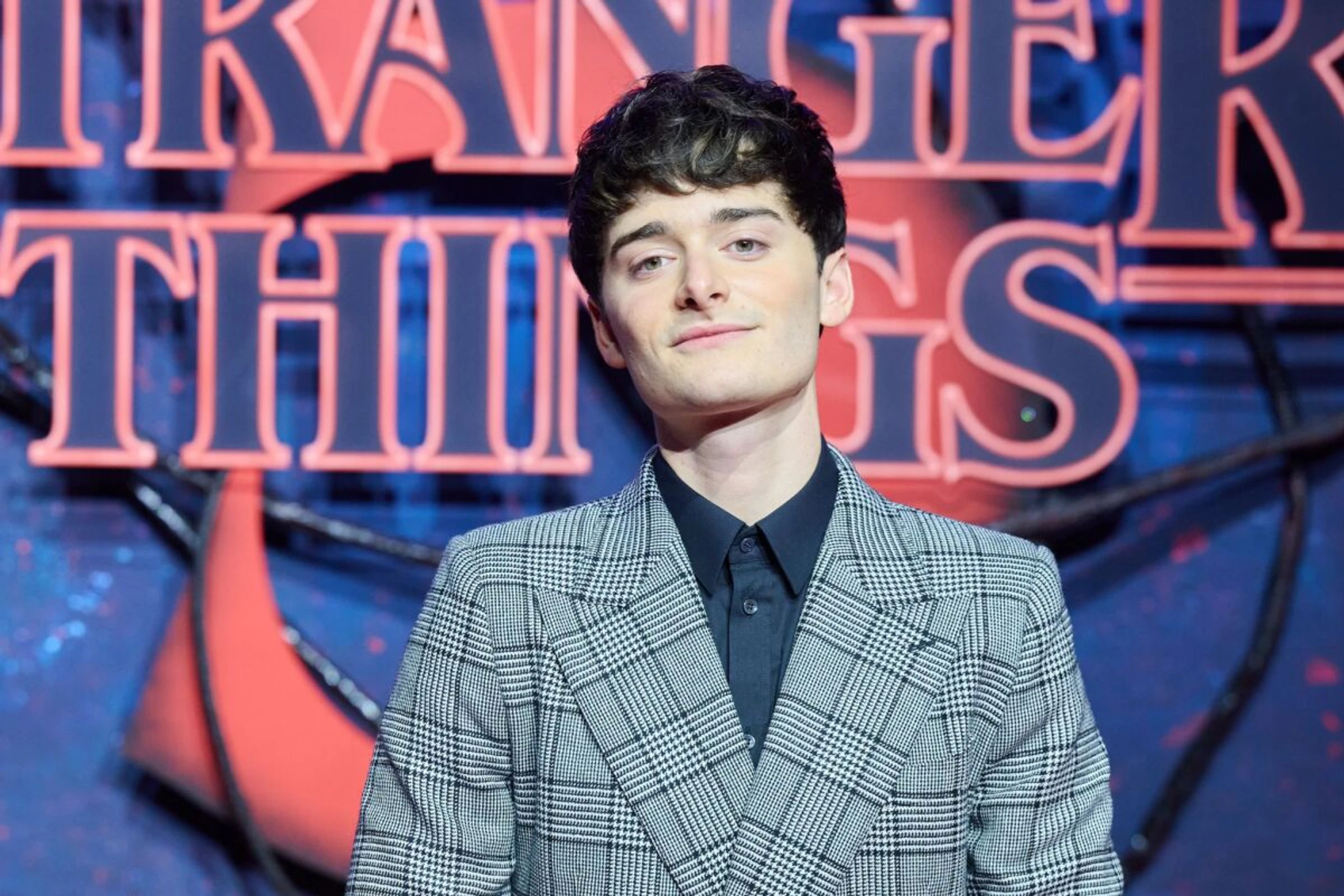 ++ ARCHIVBILD ++ Noah Schnapp schaut die letzte Folge "Stranger Things" mit Kollegen