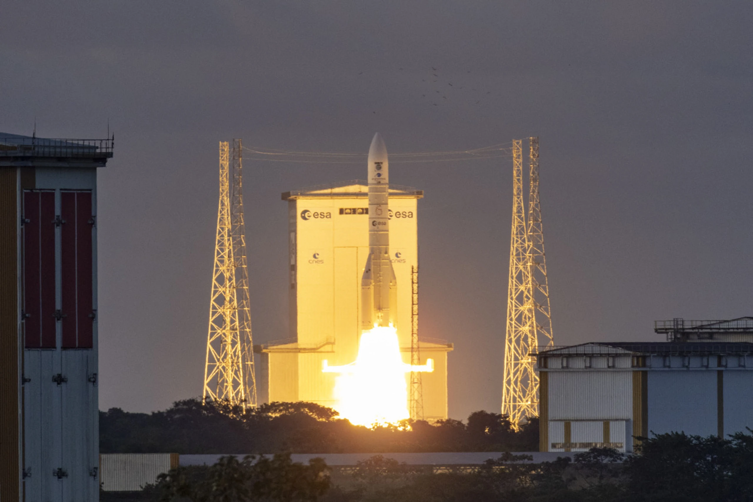 Die Ariane 6 bringt die Satelliten in den hohen Orbit