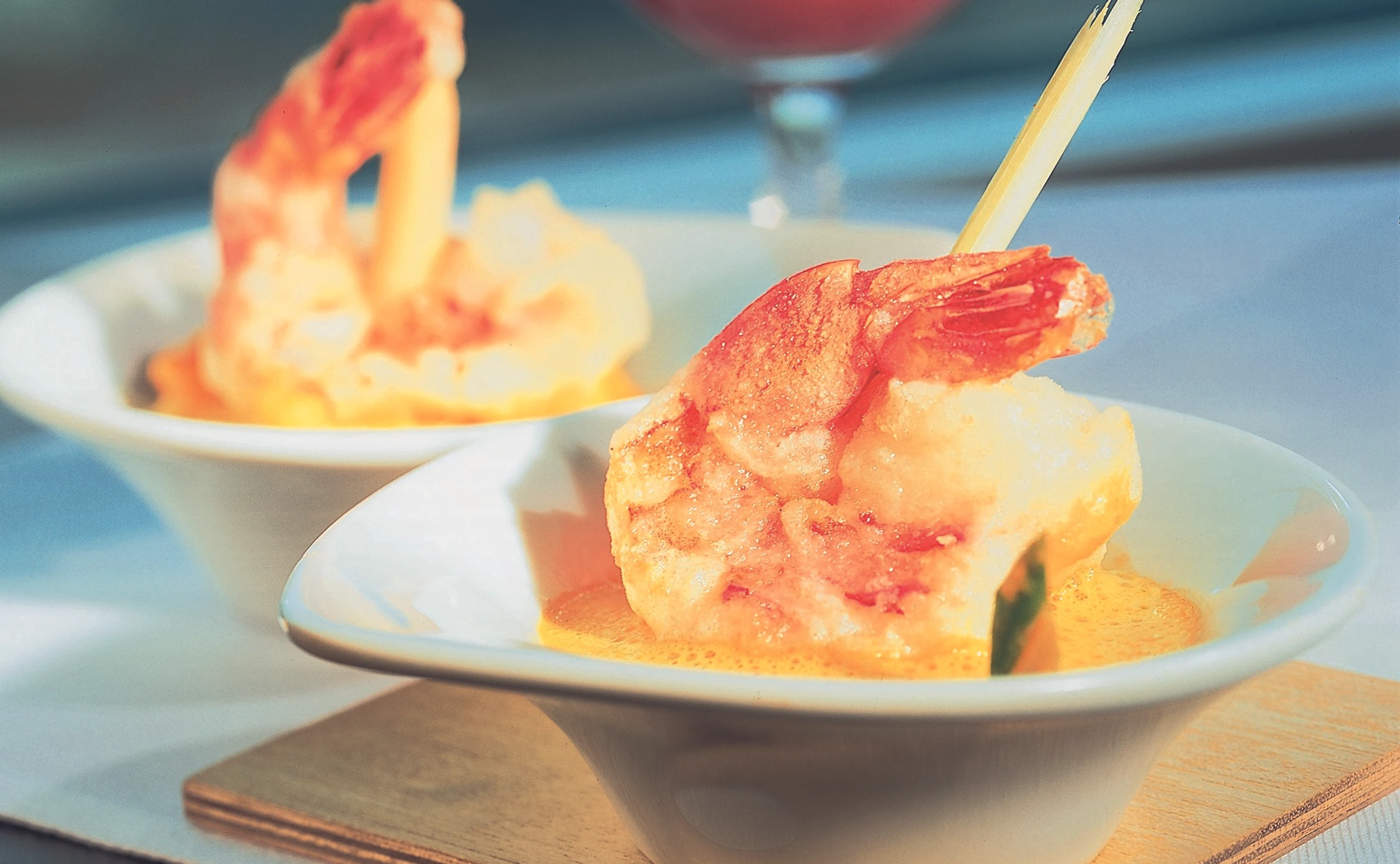 Garnelen in Tempura auf Kürbisgemüse