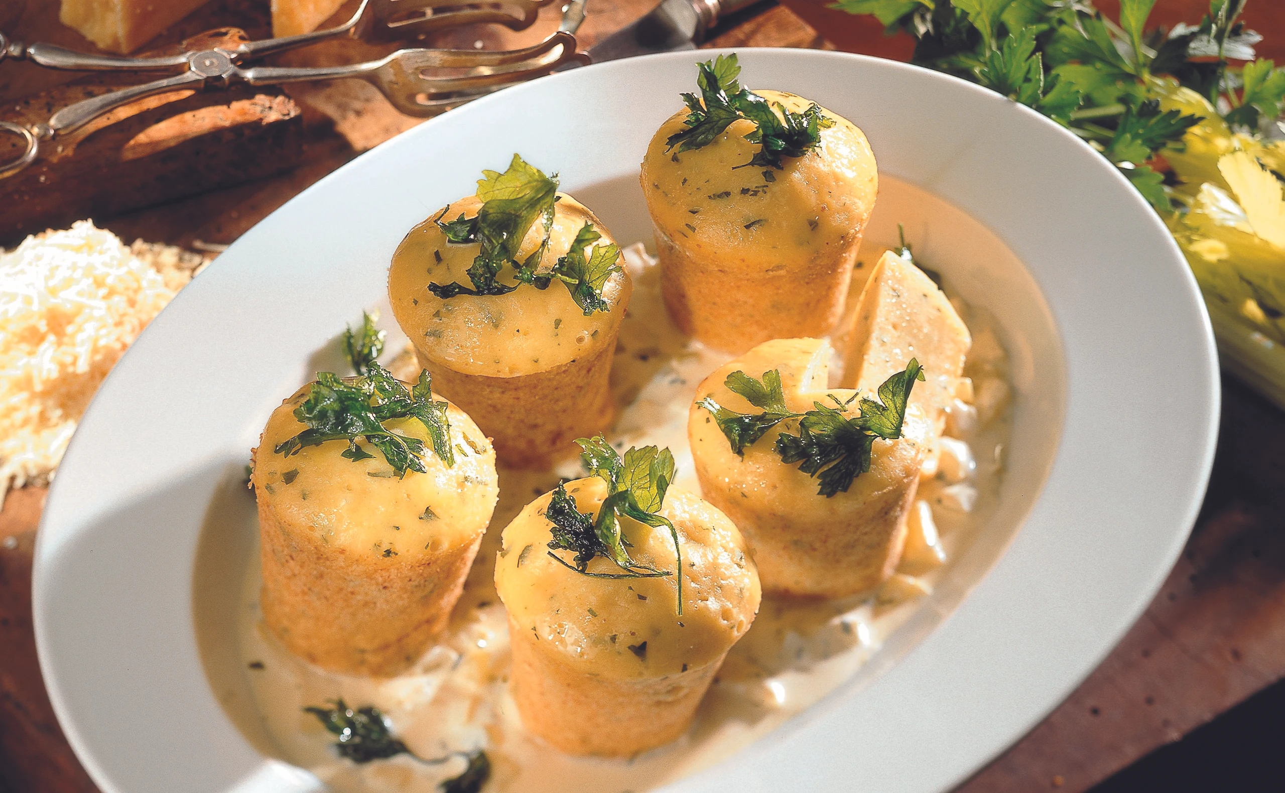 Käseauflauf mit cremiger Weinsauce