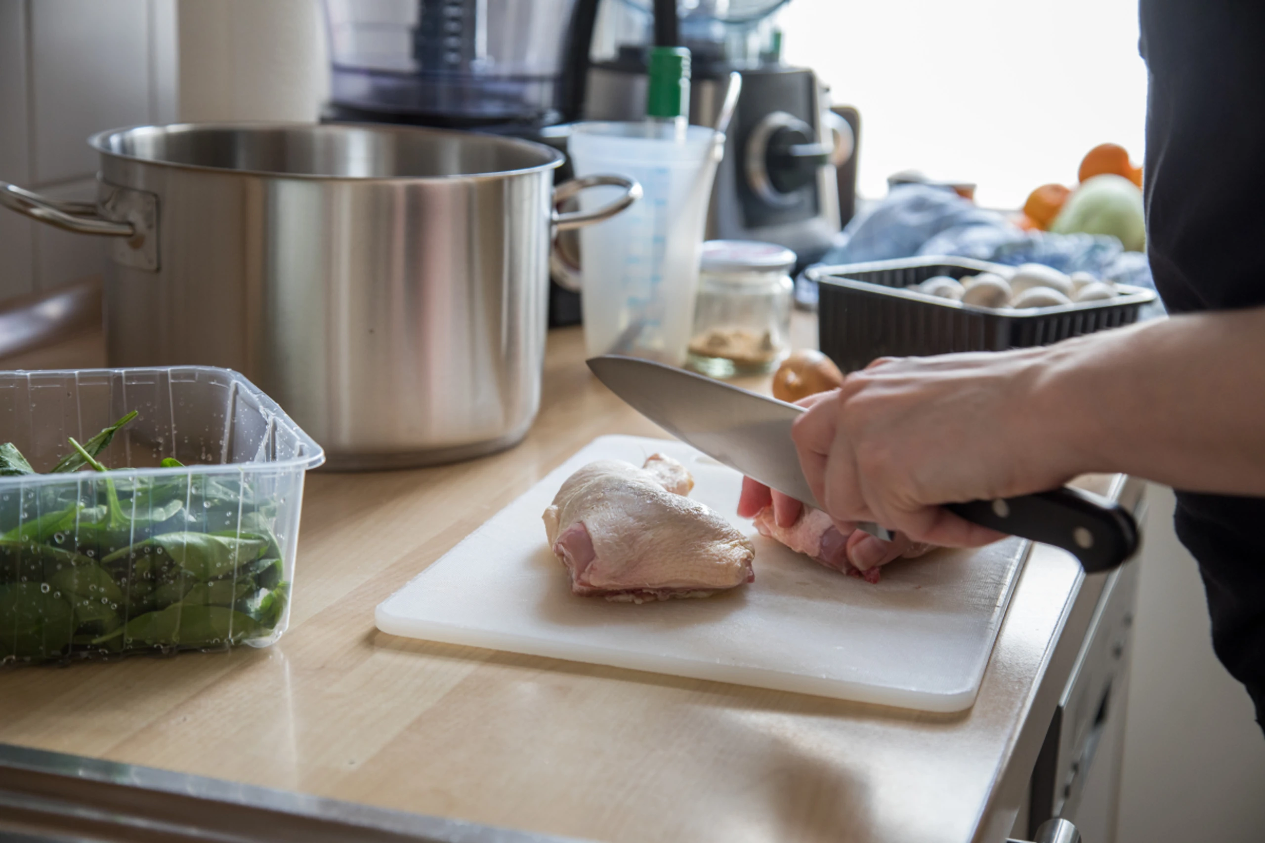 Beim Umgang mit Hühnerfleisch ist Vorsicht geboten