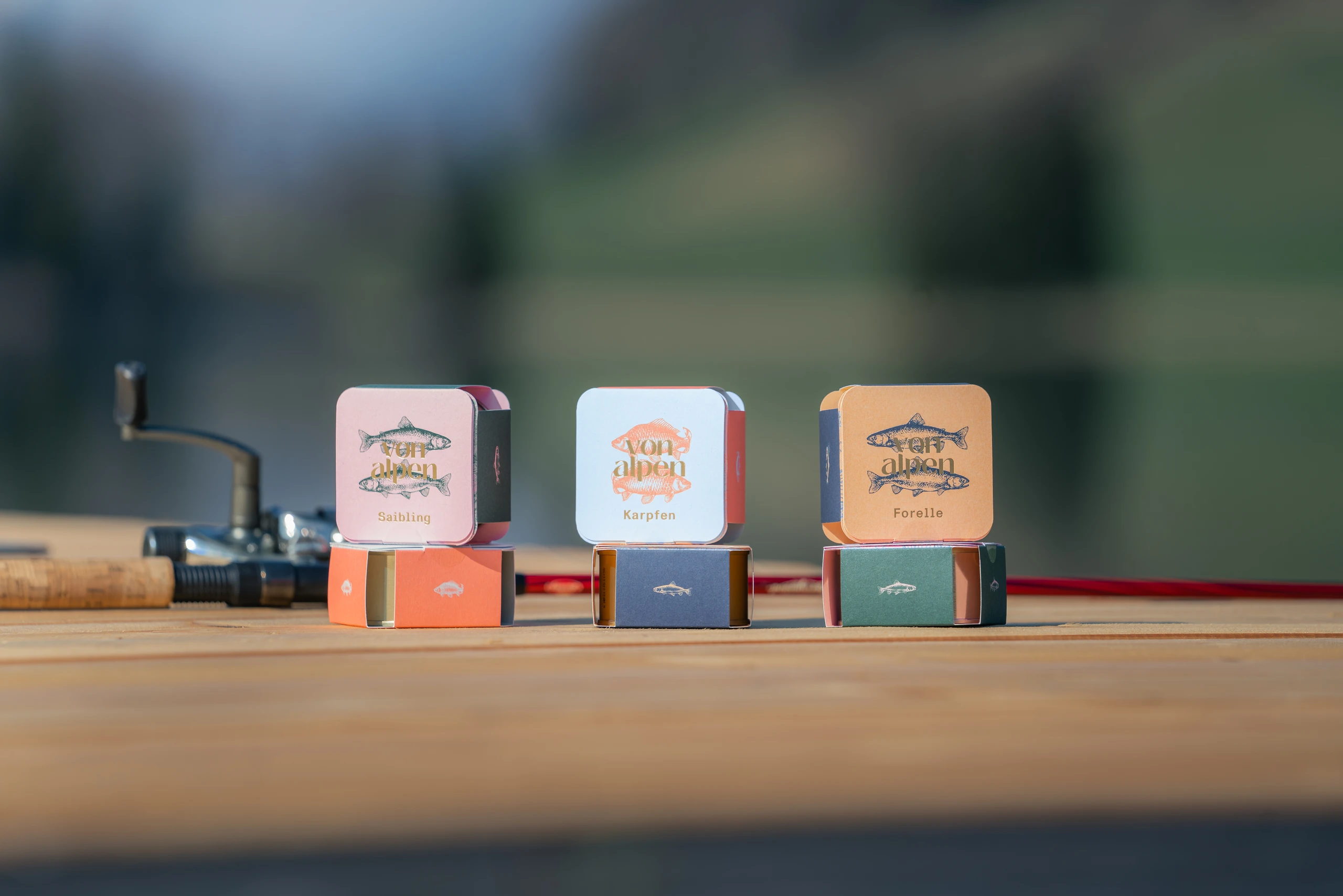 GUSTO Adventkalender Tür 19: Gewinnen Sie eines von drei 3er-Sets von „Von Alpen“