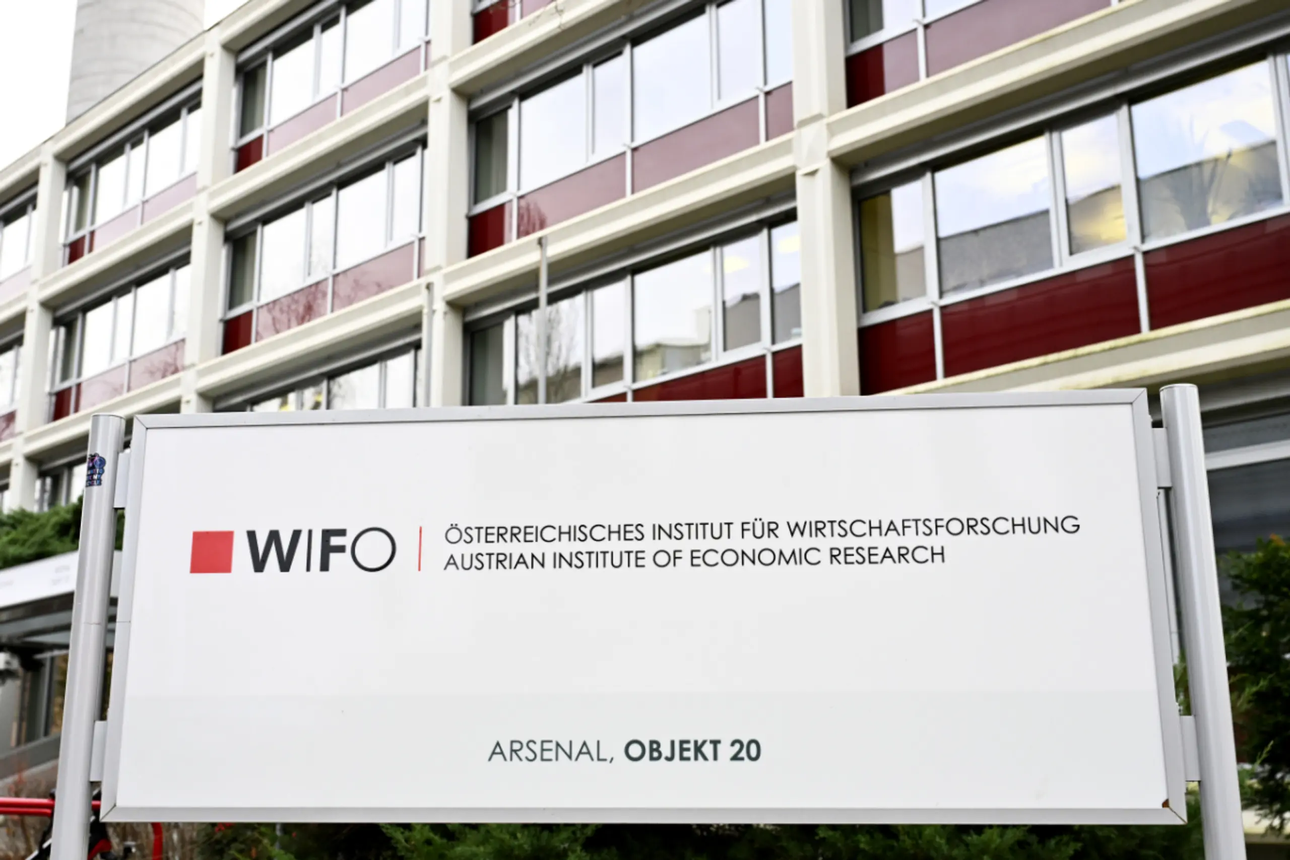 2026 und 2027 soll das Defizit auf 4,2 Prozent und 4,0 Prozent sinken