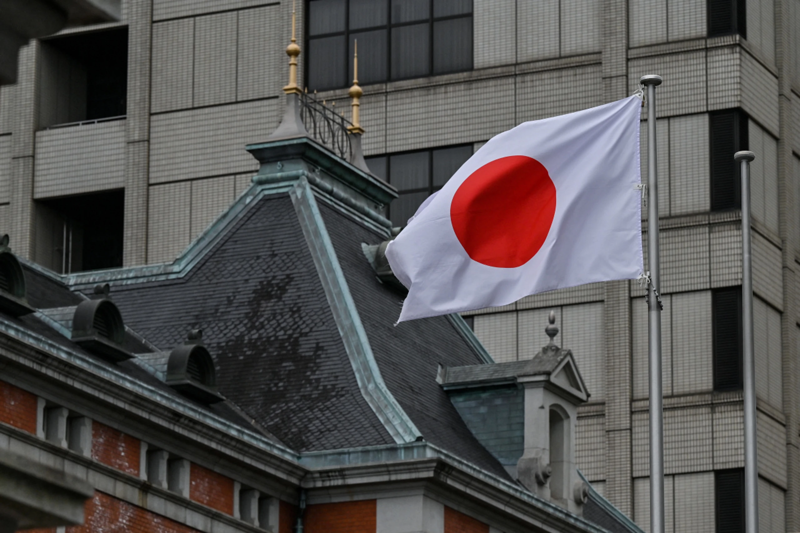 Notenbankchef stellt weitere Anhebungen in Aussicht