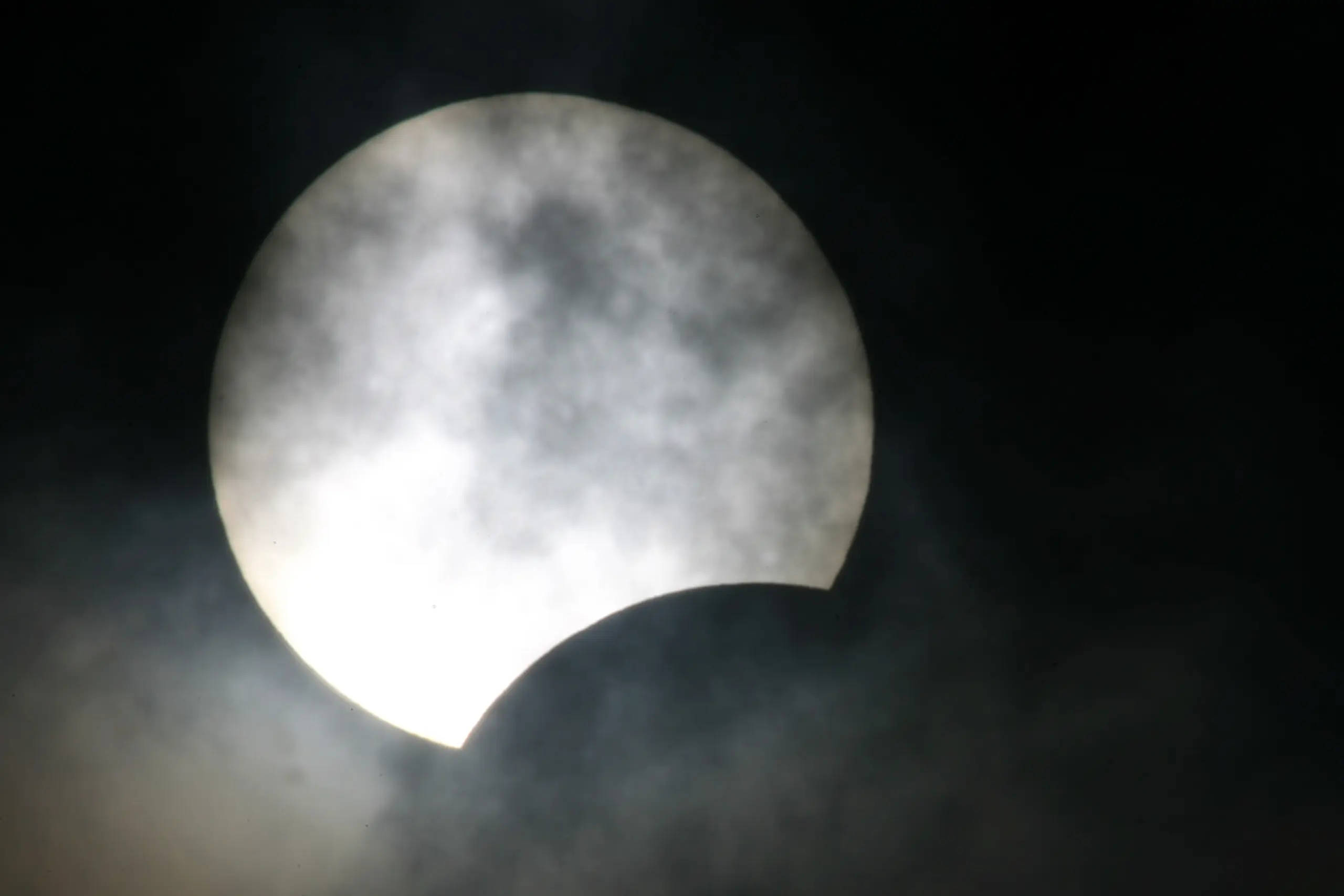 Partielle Sonnenfinsternis am 12. 8. als Höhepunkt des Astronomiejahrs