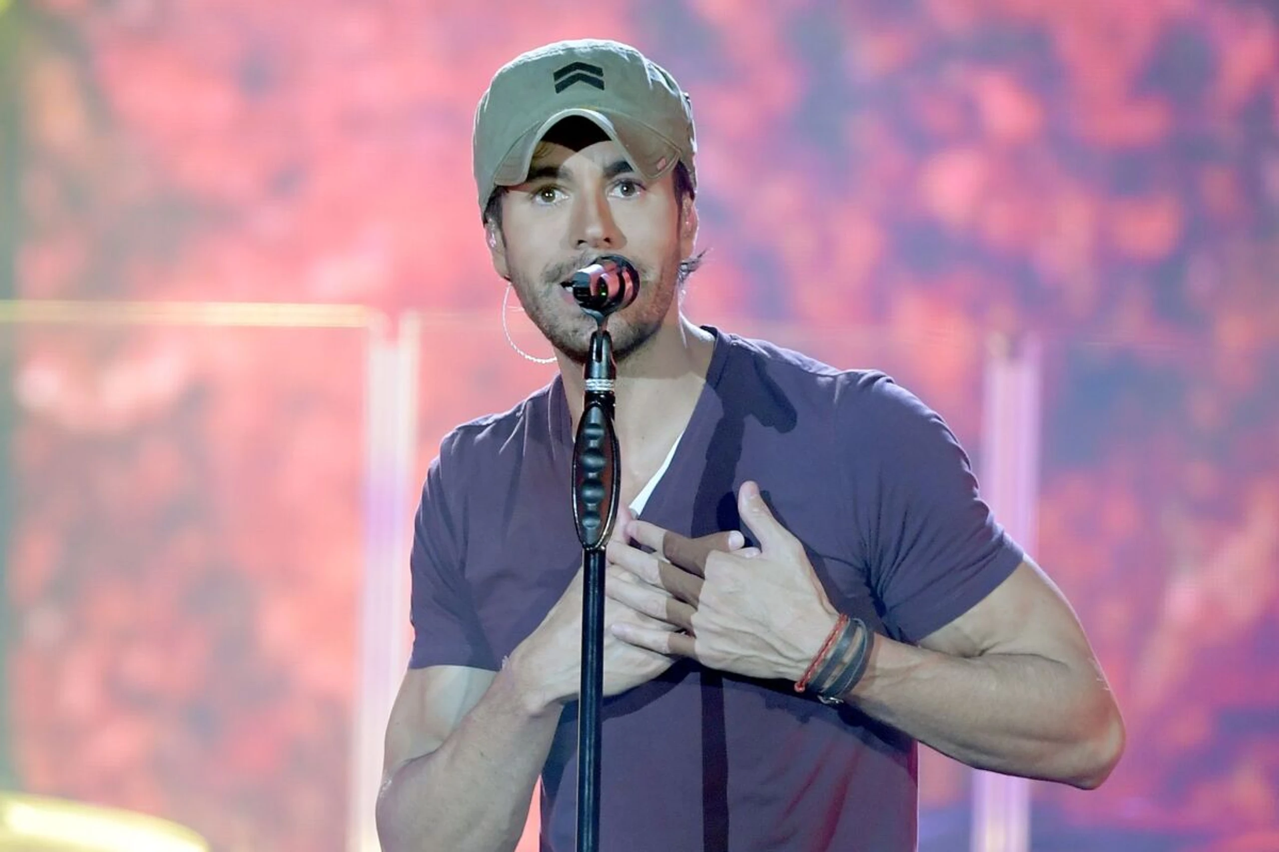 ++ ARCHIVBILD ++ Iglesias ist seit 2001 mit Kurnikowa in einer Beziehung