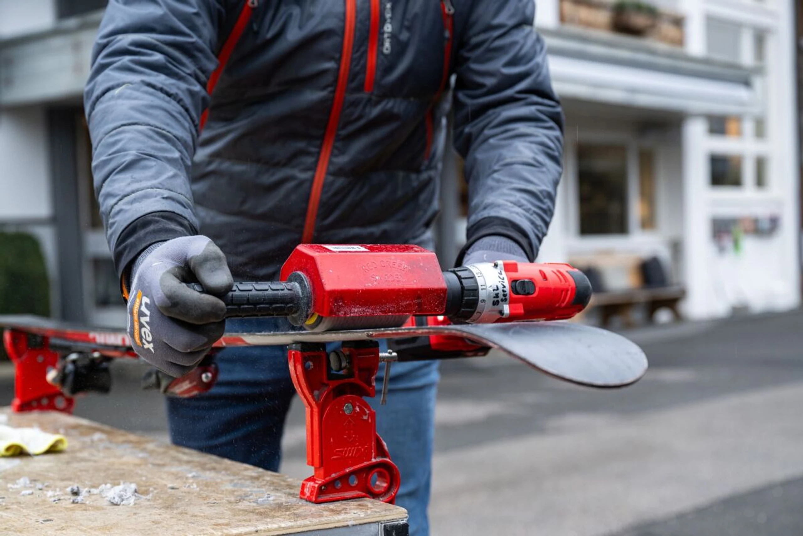 Die Skier sollten präpariert sein und die passende Länge haben