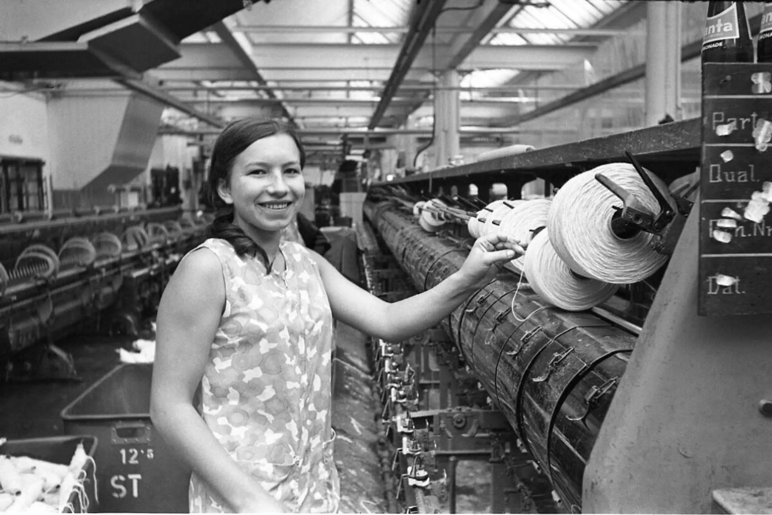 Arbeiterin in der Vöslau Kammgarn Fabrik, Bad Vöslau