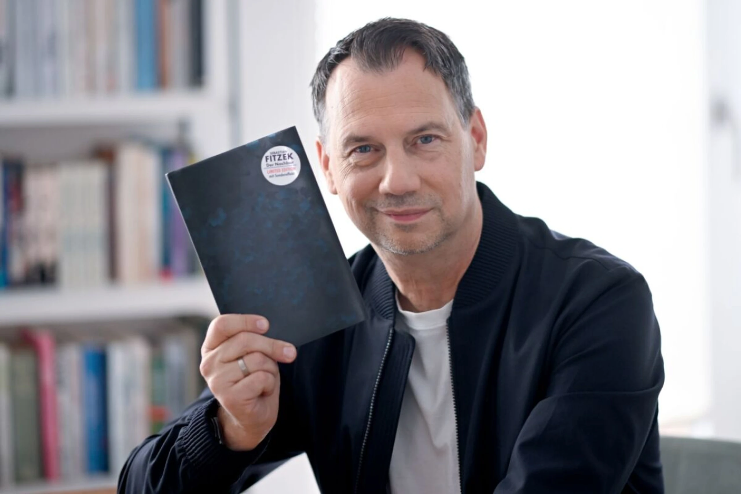 ++ ARCHIVBILD ++ Sebastian Fitzek schenkt und bekommt gerne Bücher