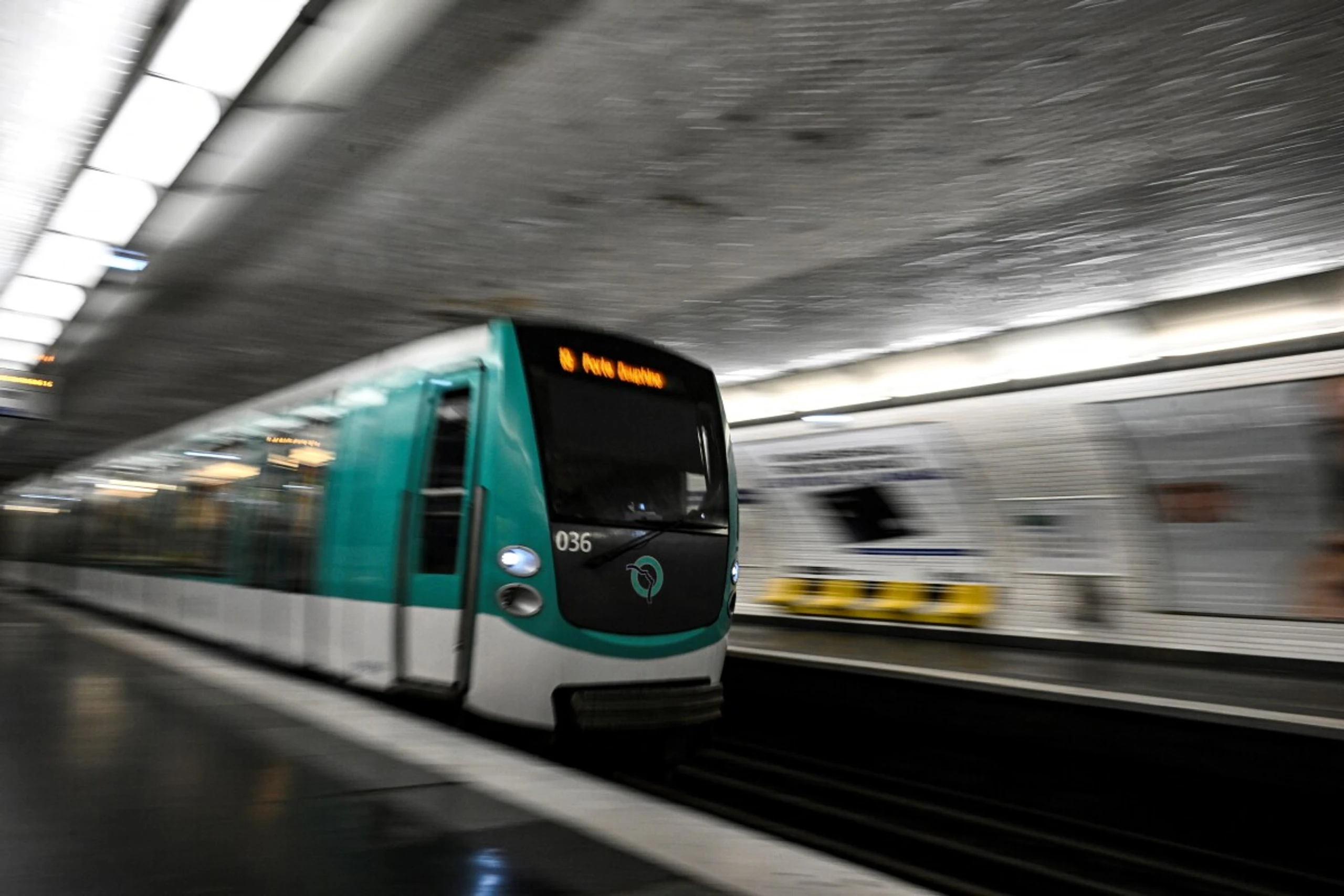Schrecksekunden in der Pariser Metro