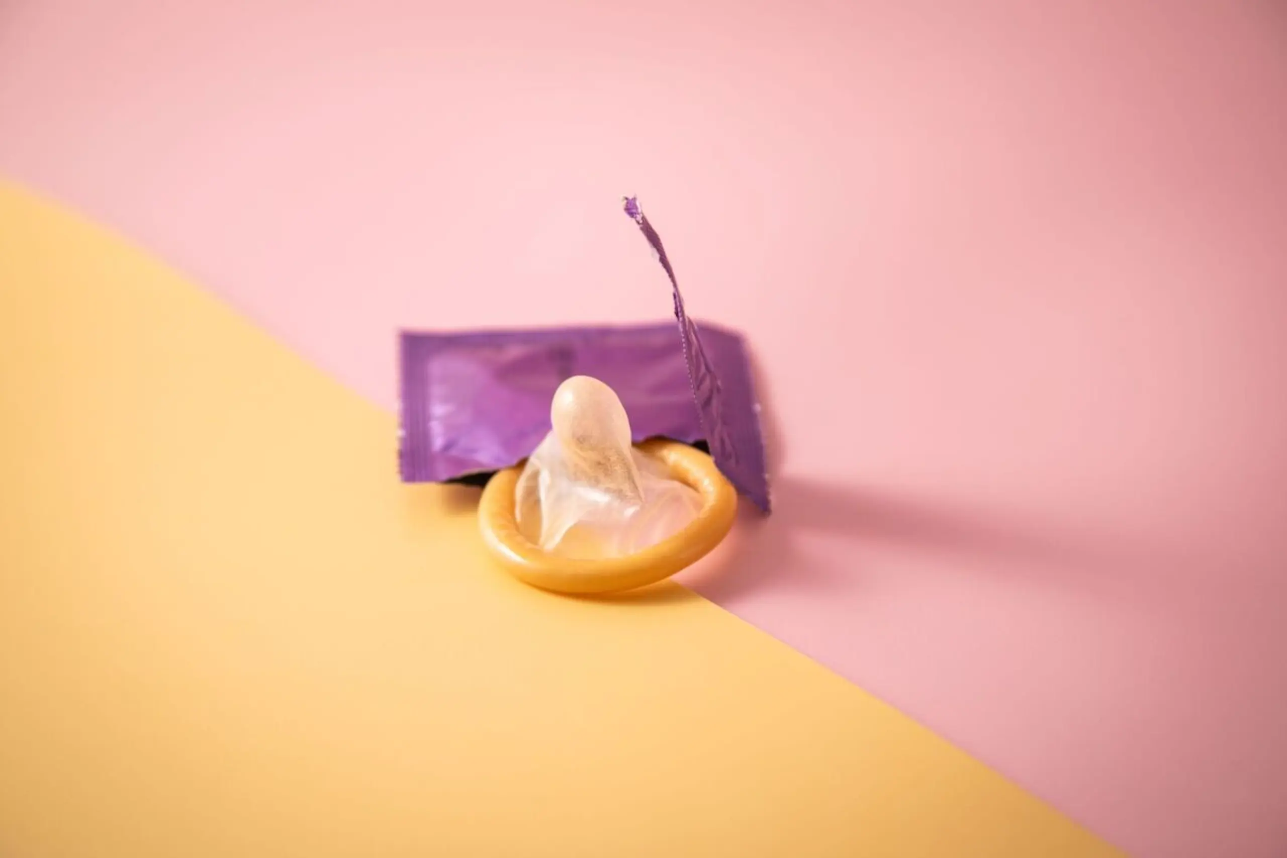 Ein Kondom kann die Ejakulation verzögerns