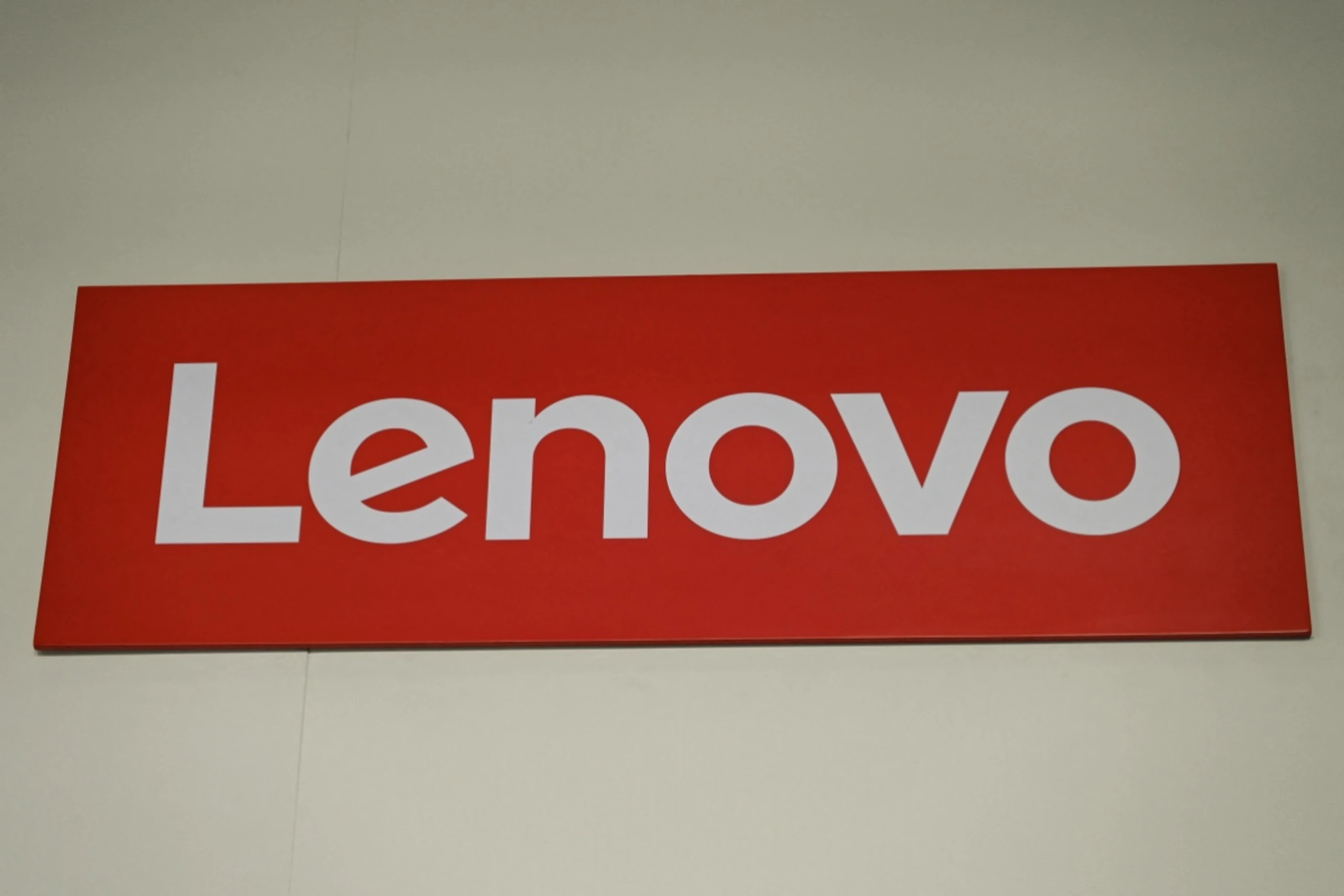 Lenovo dreht an der KI-Schraube