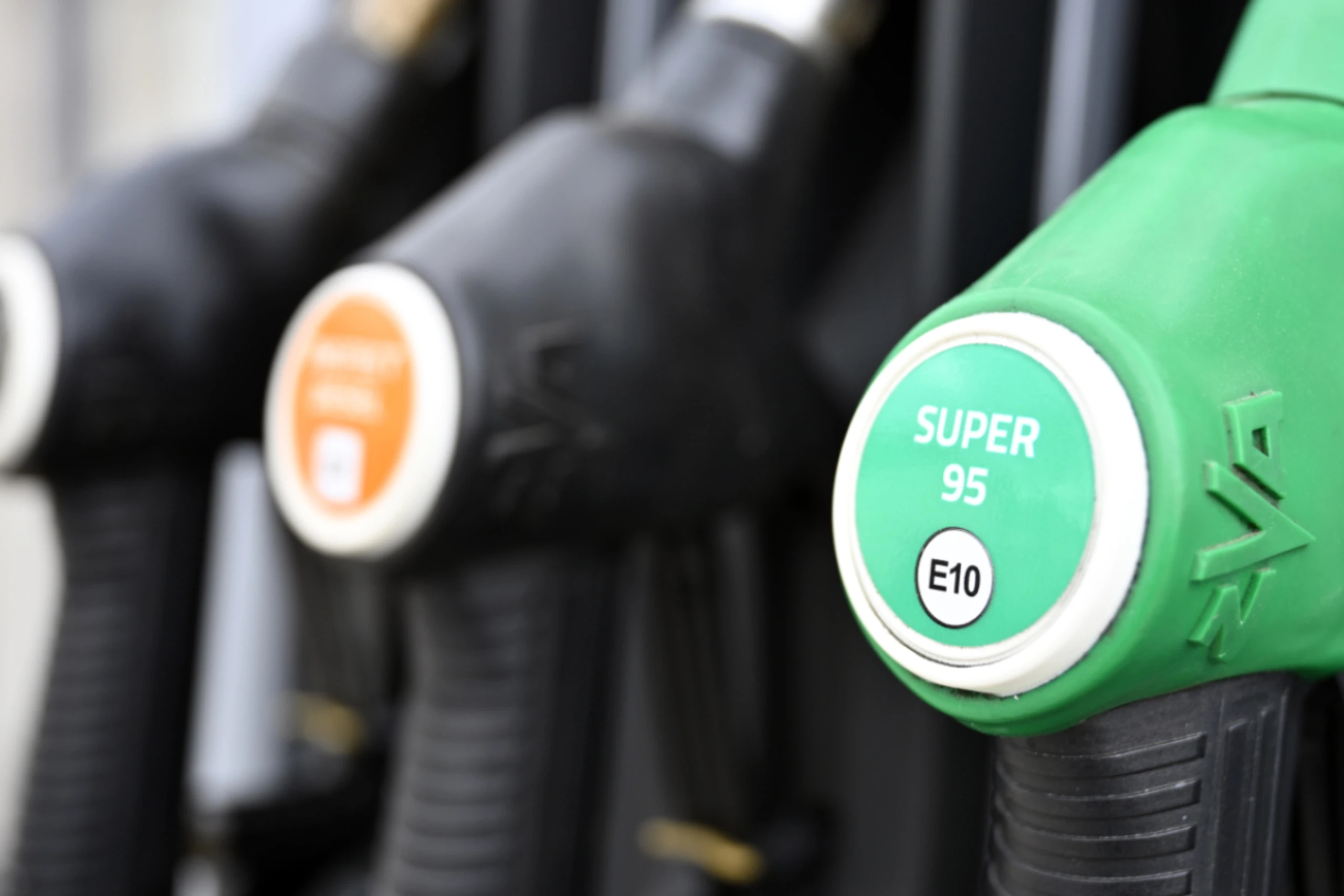 Benzin und Diesel wirkten im Dezember preisdämpfend