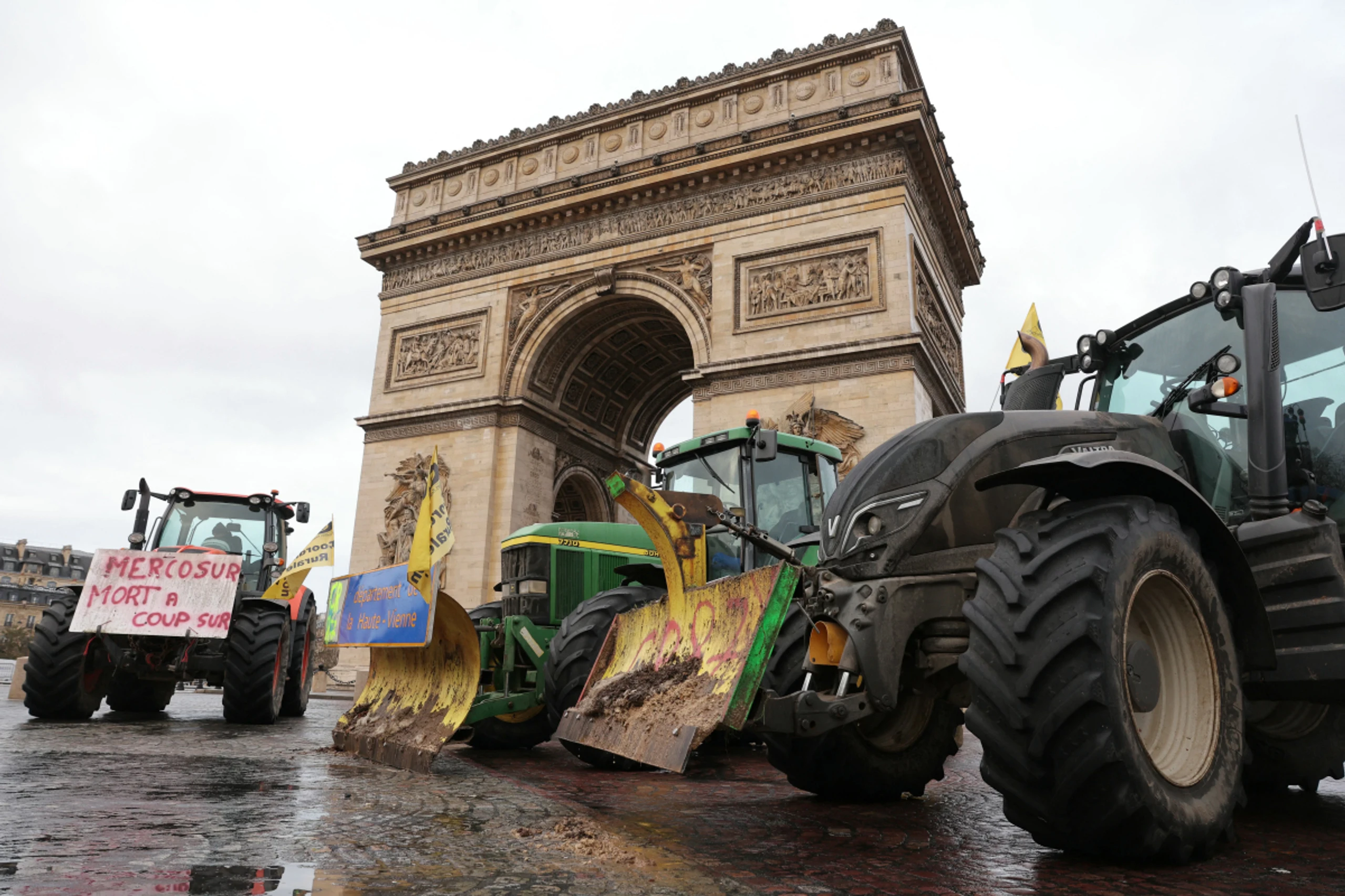 Bauern protestierten in Paris gegen das Handelsabkommen