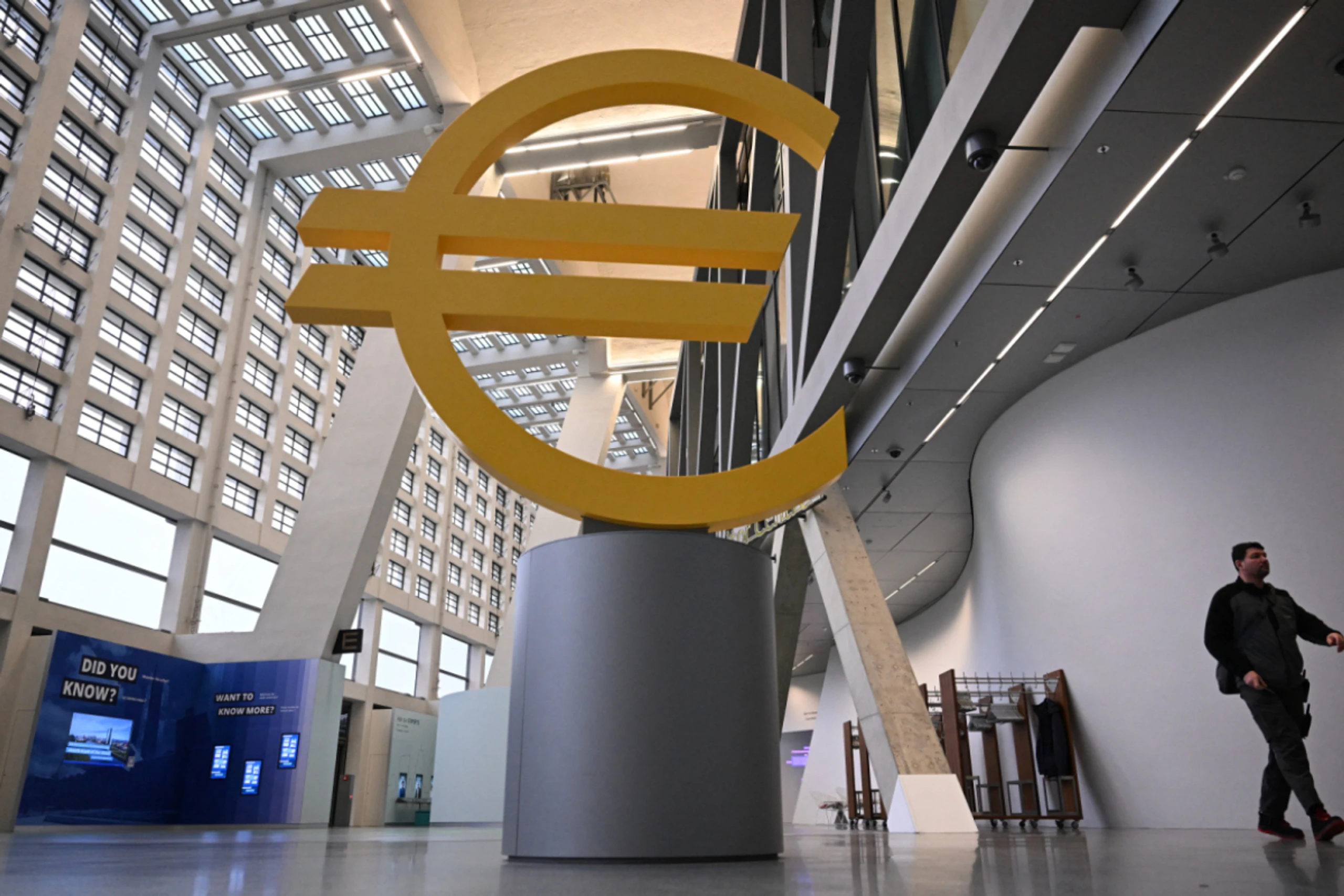 Umsatzdaten für Oktober nach oben revidiert