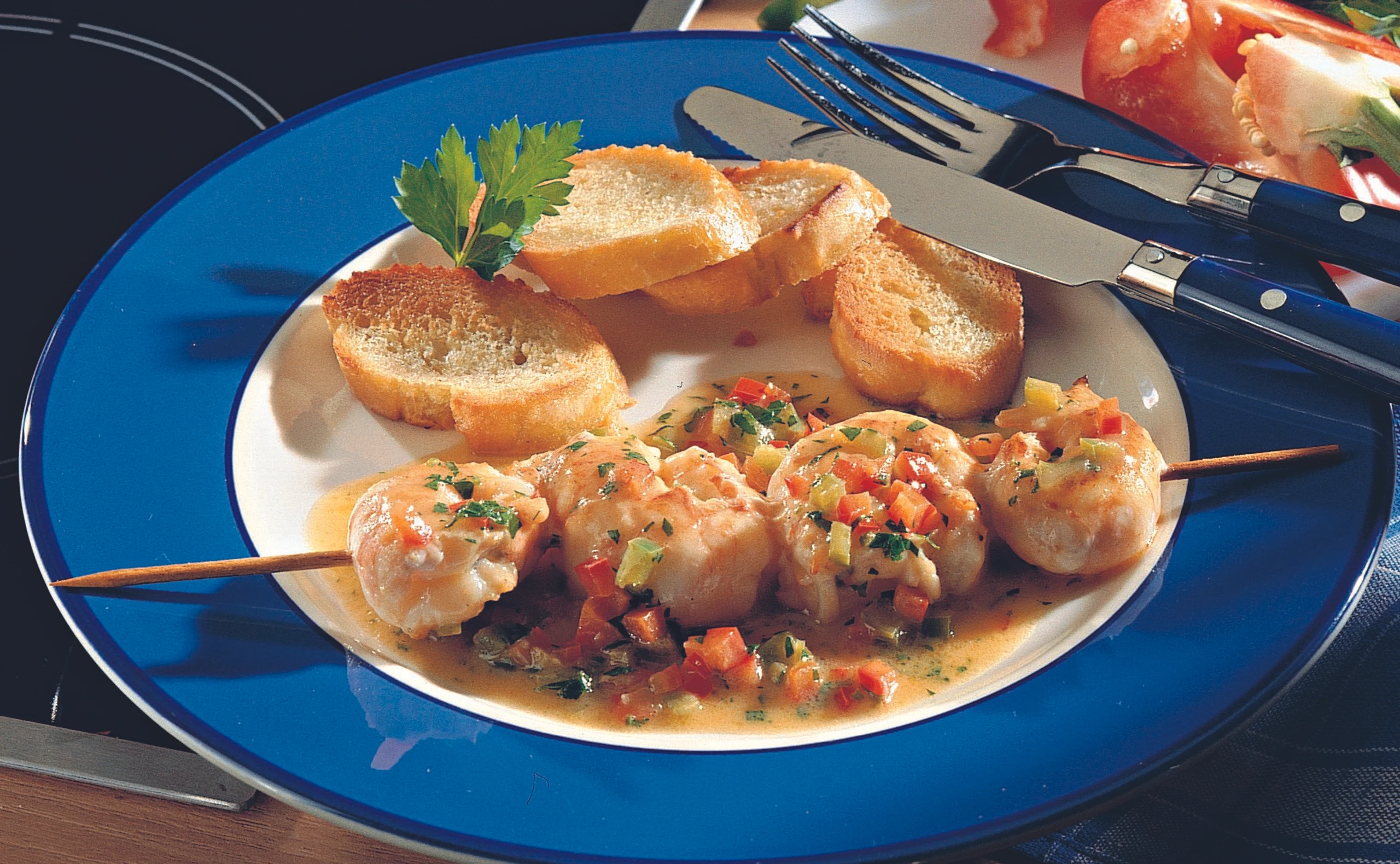 Scampispieße mit Paprikasauce