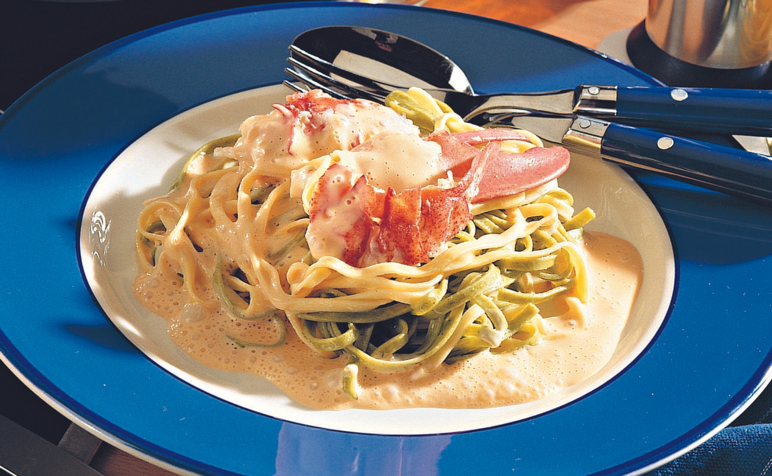 Hummer auf Bandnudeln mit Hummersauce