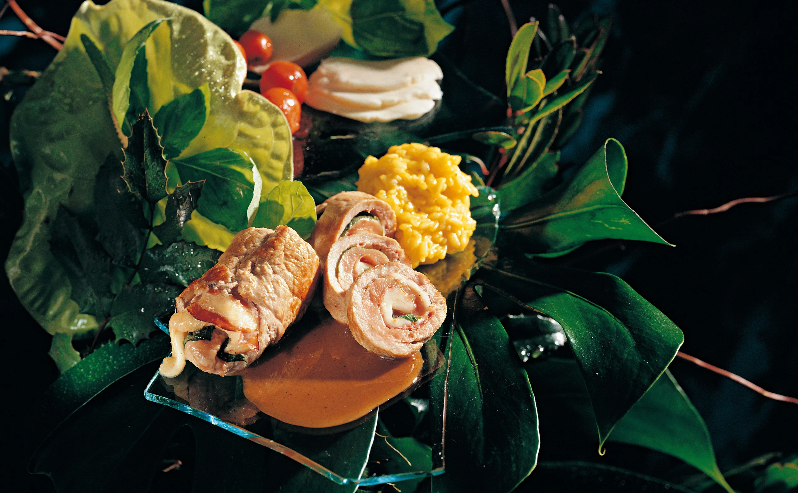 Kalbsrouladen mit Mozzarella und Basilikum