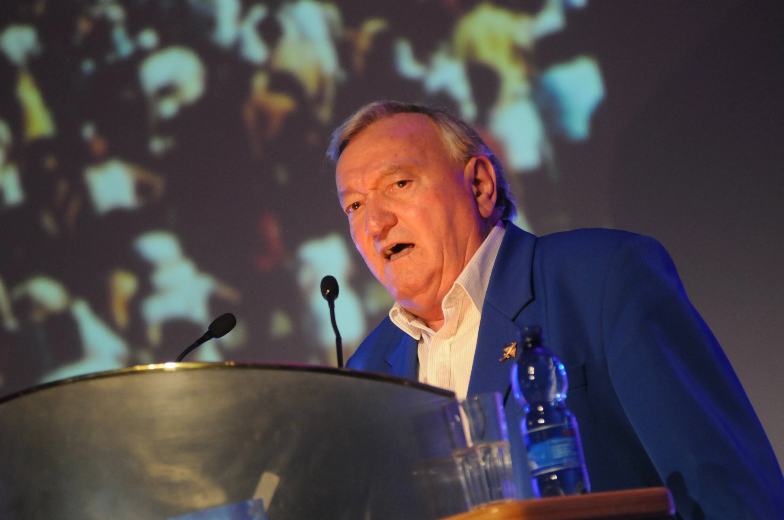 Erich von Däniken ist tot: Der Mann, der die Pyramiden zu UFO-Landebahnen machte