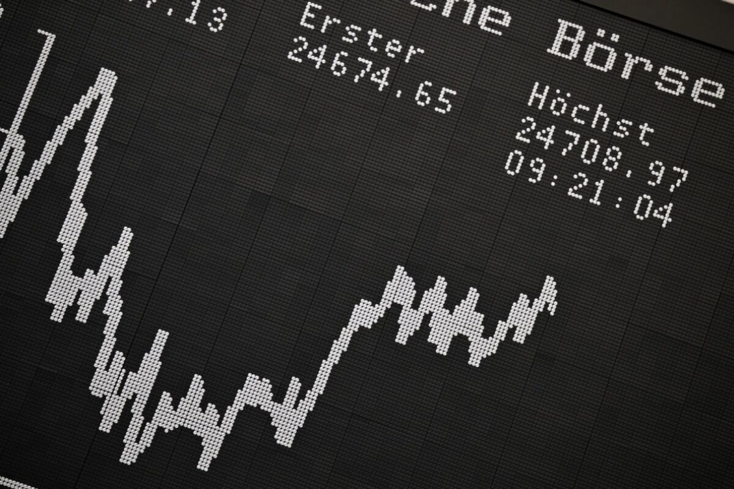 ++ ARCHIVBILD ++ ams-Osram will Schuldenberg mit Verkäufen verringern, Aktie leichter