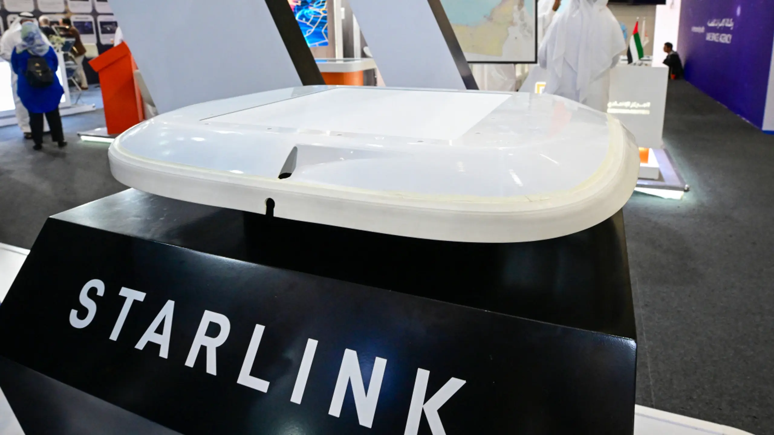Starlink-Antenne für Flugzeuge auf Luftfahrtmesse Dubai 2025
