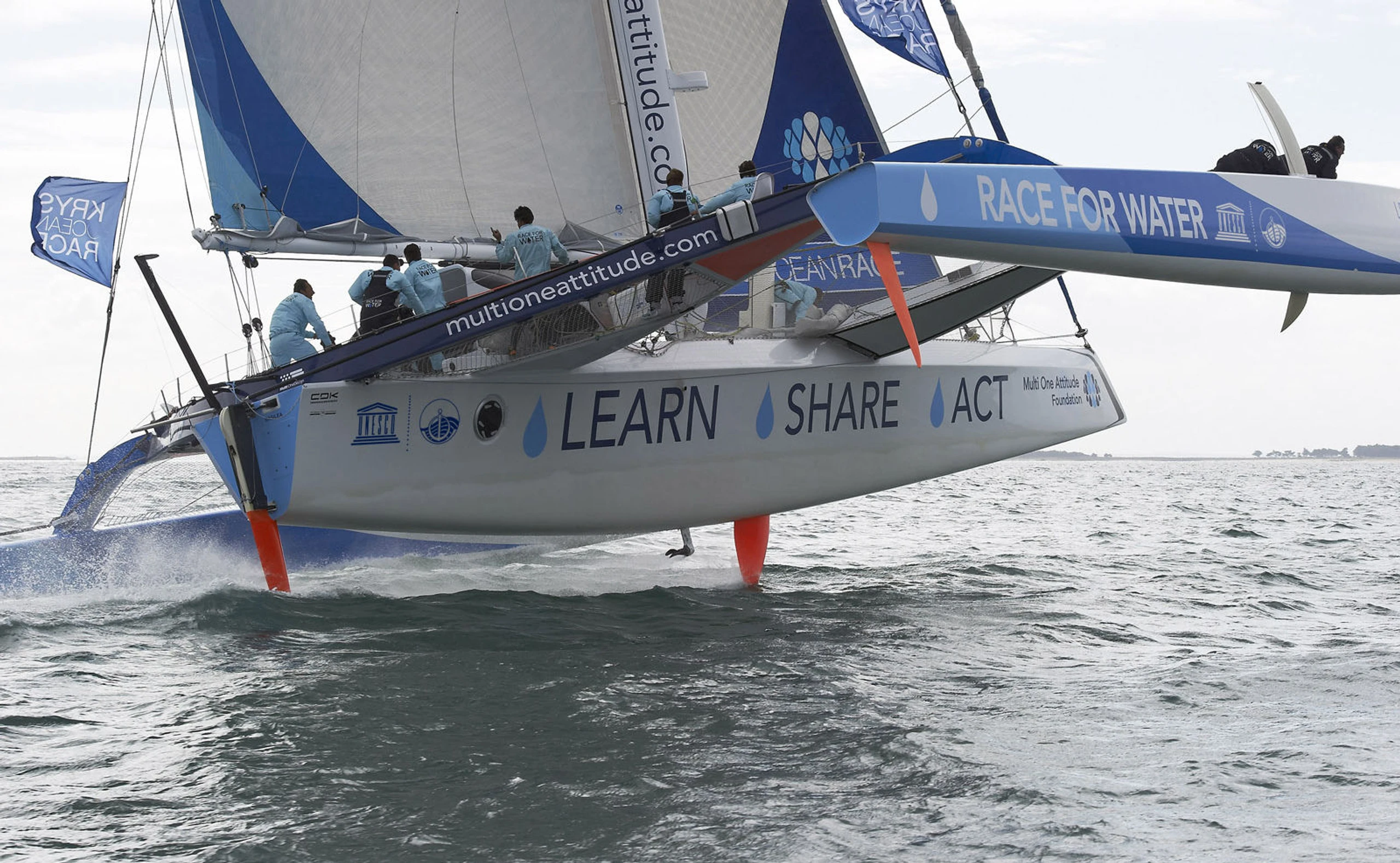 Expeditionsyacht gekentert