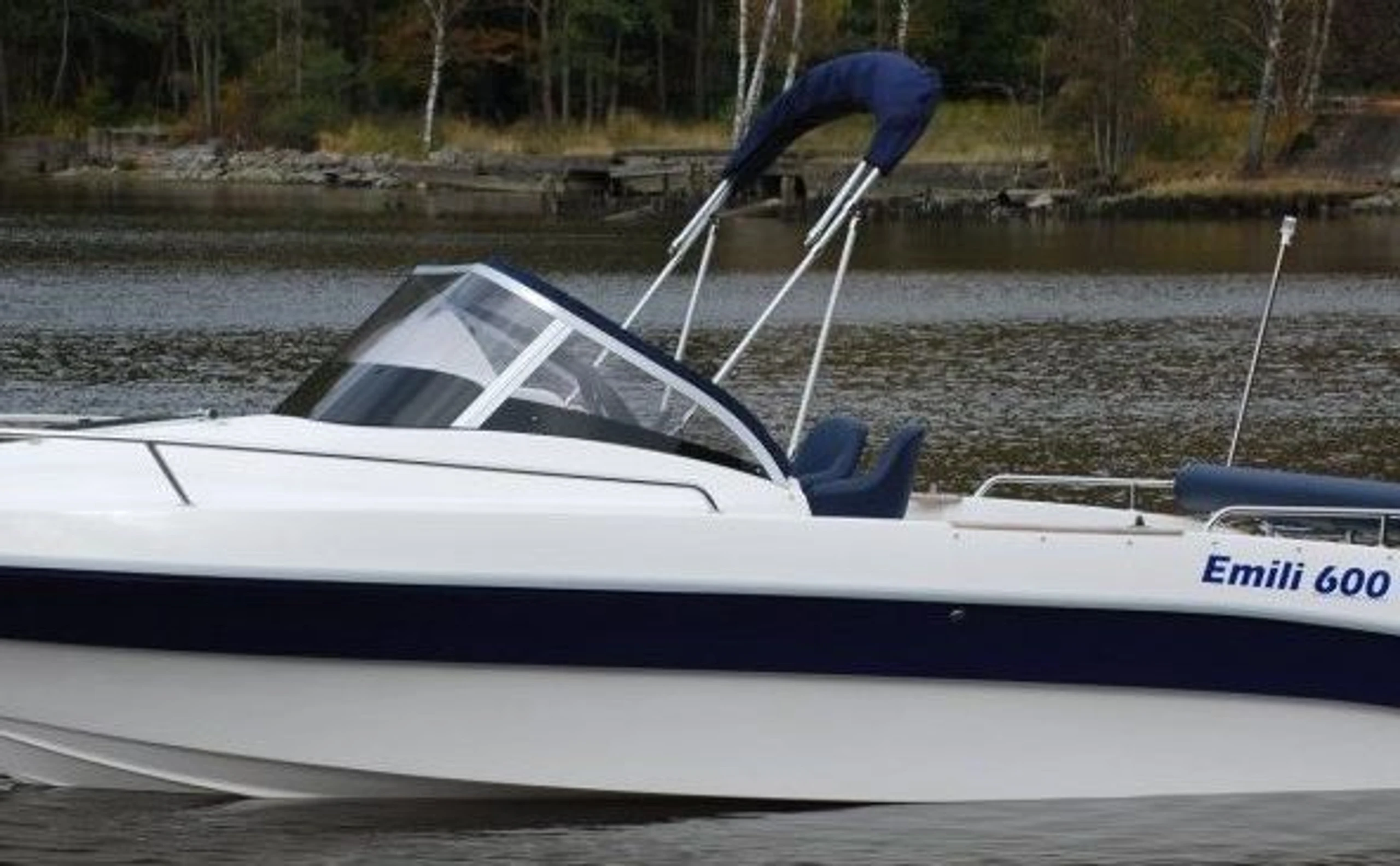 Emili auf der Donau testen