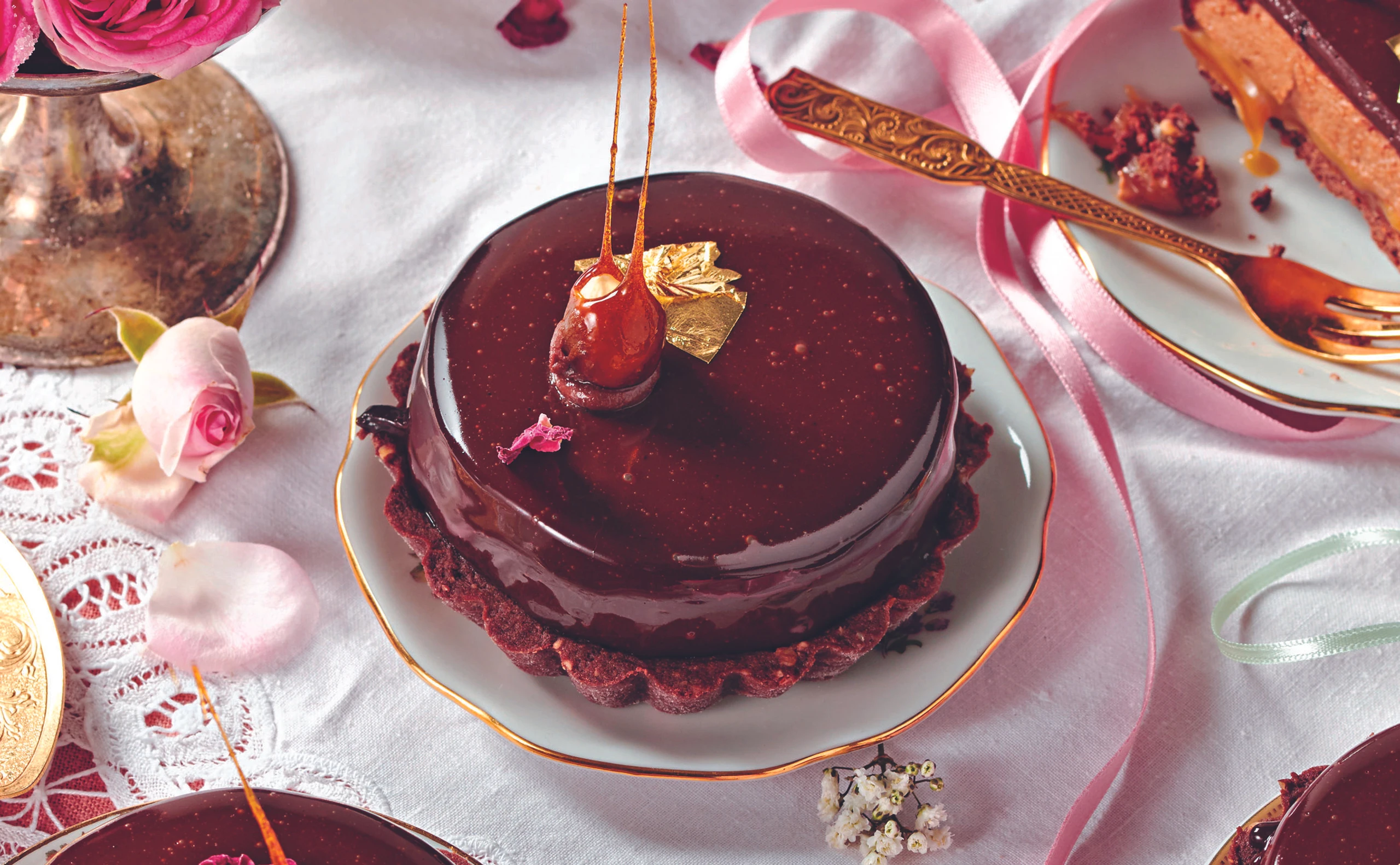 Schoko-Tartelettes mit Nougatmousse und Butterkaramell