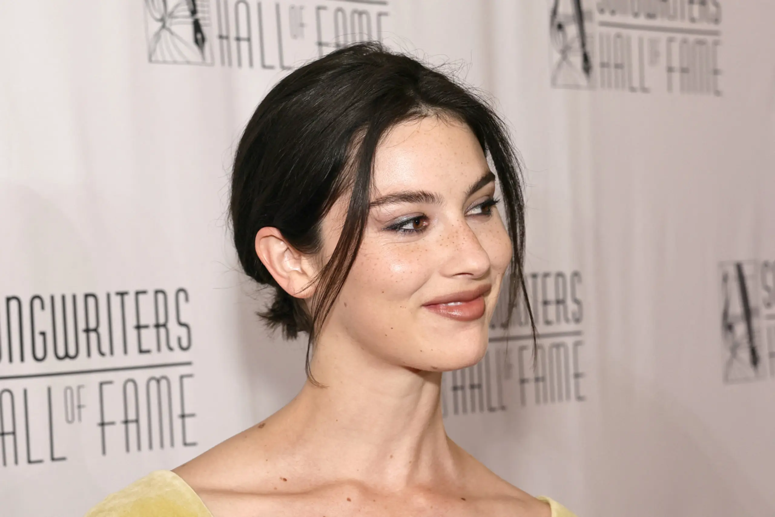 Sängerin Gracie Abrams arbeitet bald mit Regisseurin Halina Reijn