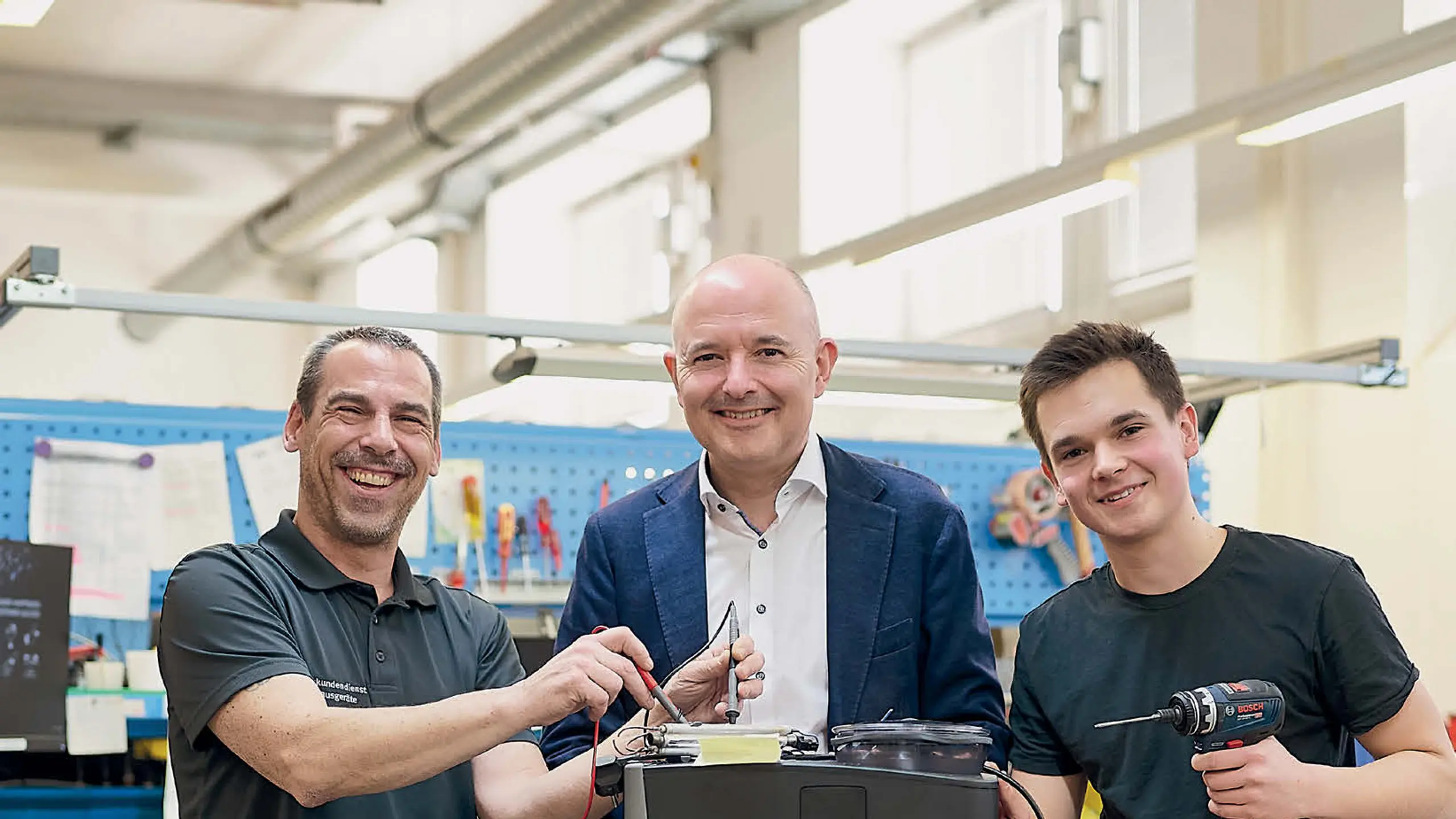 © FOTO: SABINE KLIMPT Blick in die Kleingeräte-Werkstatt von BSH Hausgeräte in Wien