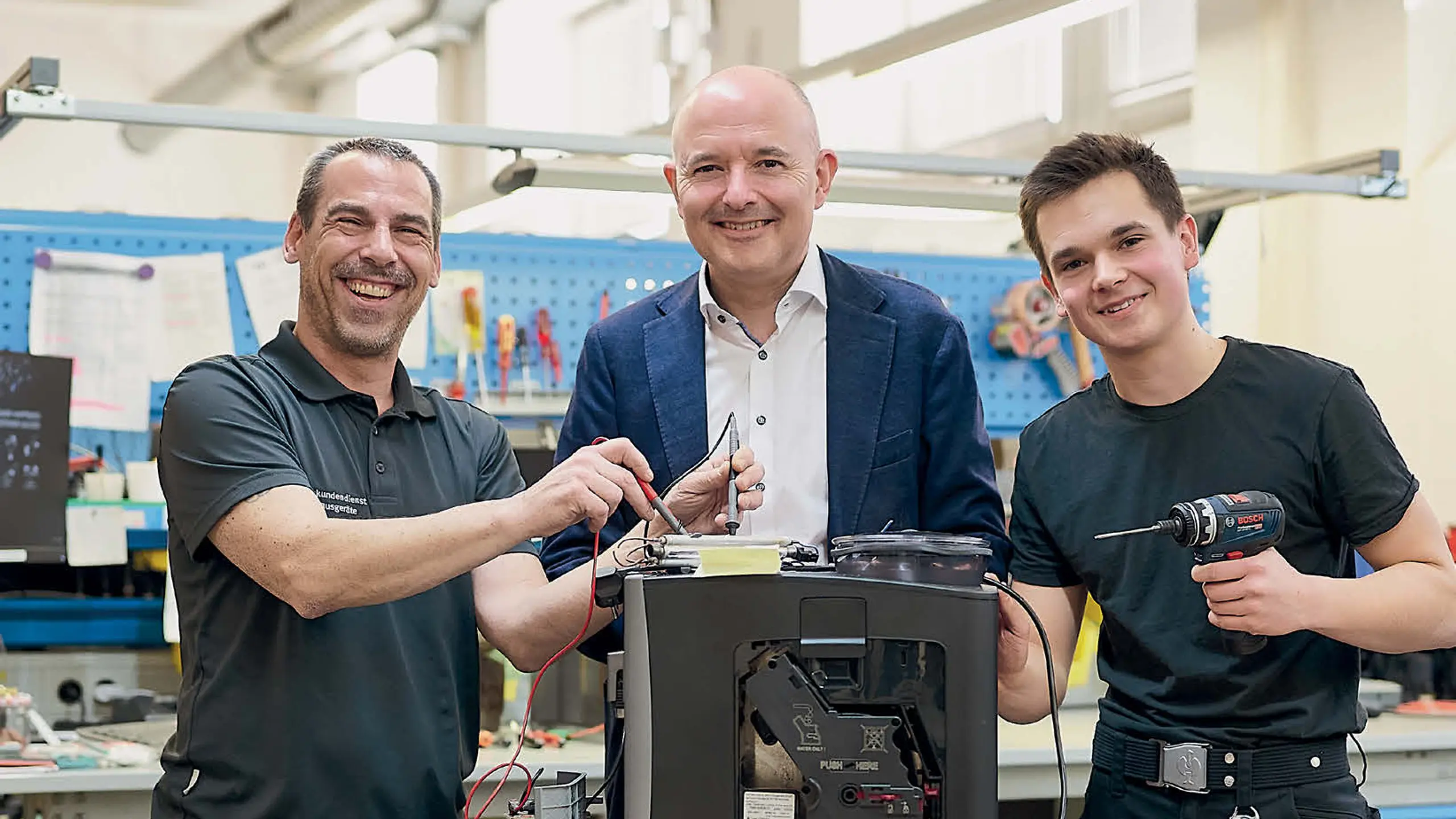 © FOTO: SABINE KLIMPT Blick in die Kleingeräte-Werkstatt von BSH Hausgeräte in Wien
