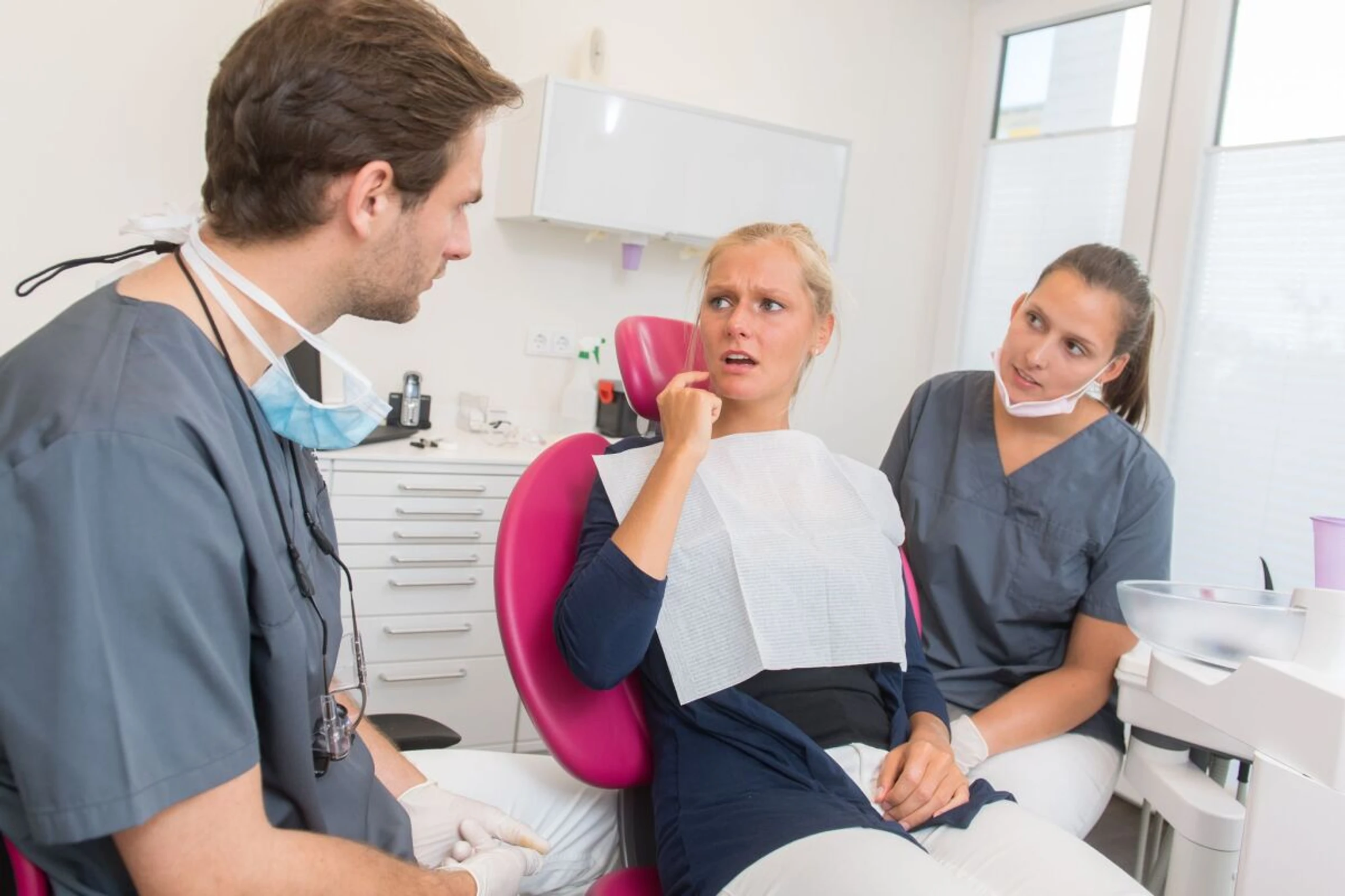 Leicht wackelnde Zähne festigen sich oft wieder von selbst