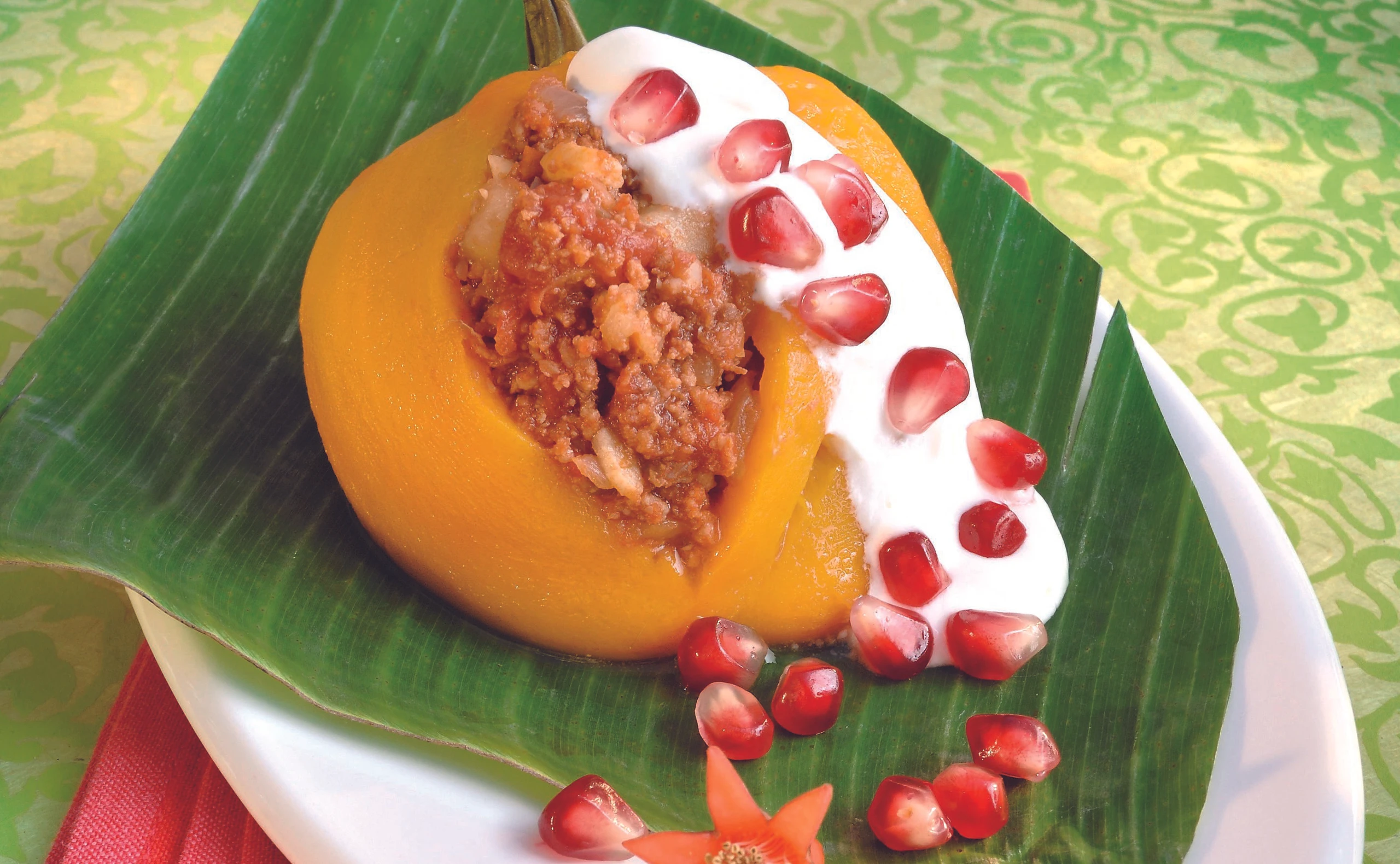 Paprika mit Frucht Nuss Fleisch Füllung