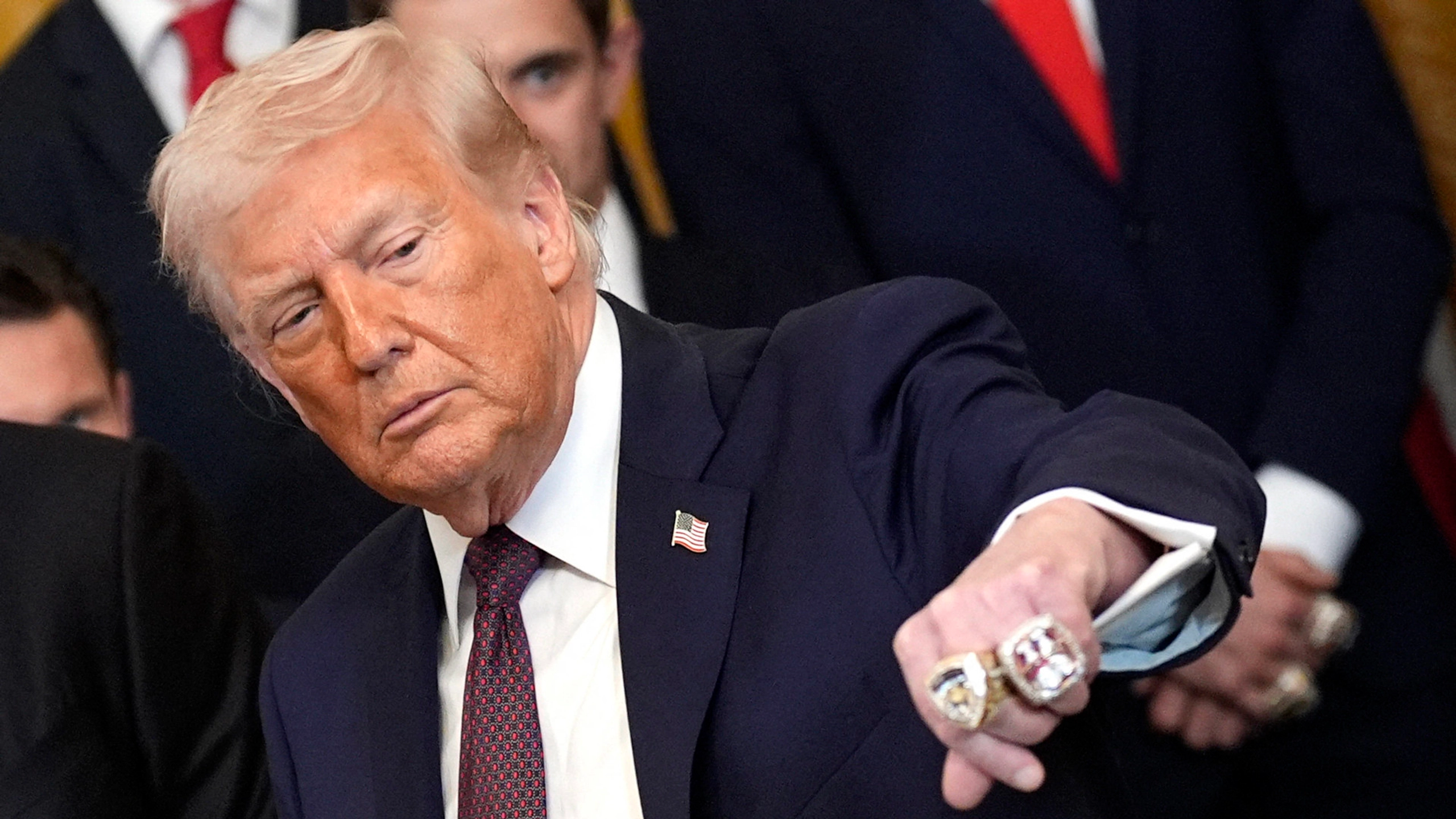 Ein Jahr Trump im Amt: Zwischen Machtpolitik, Midterms und wachsendem Widerstand