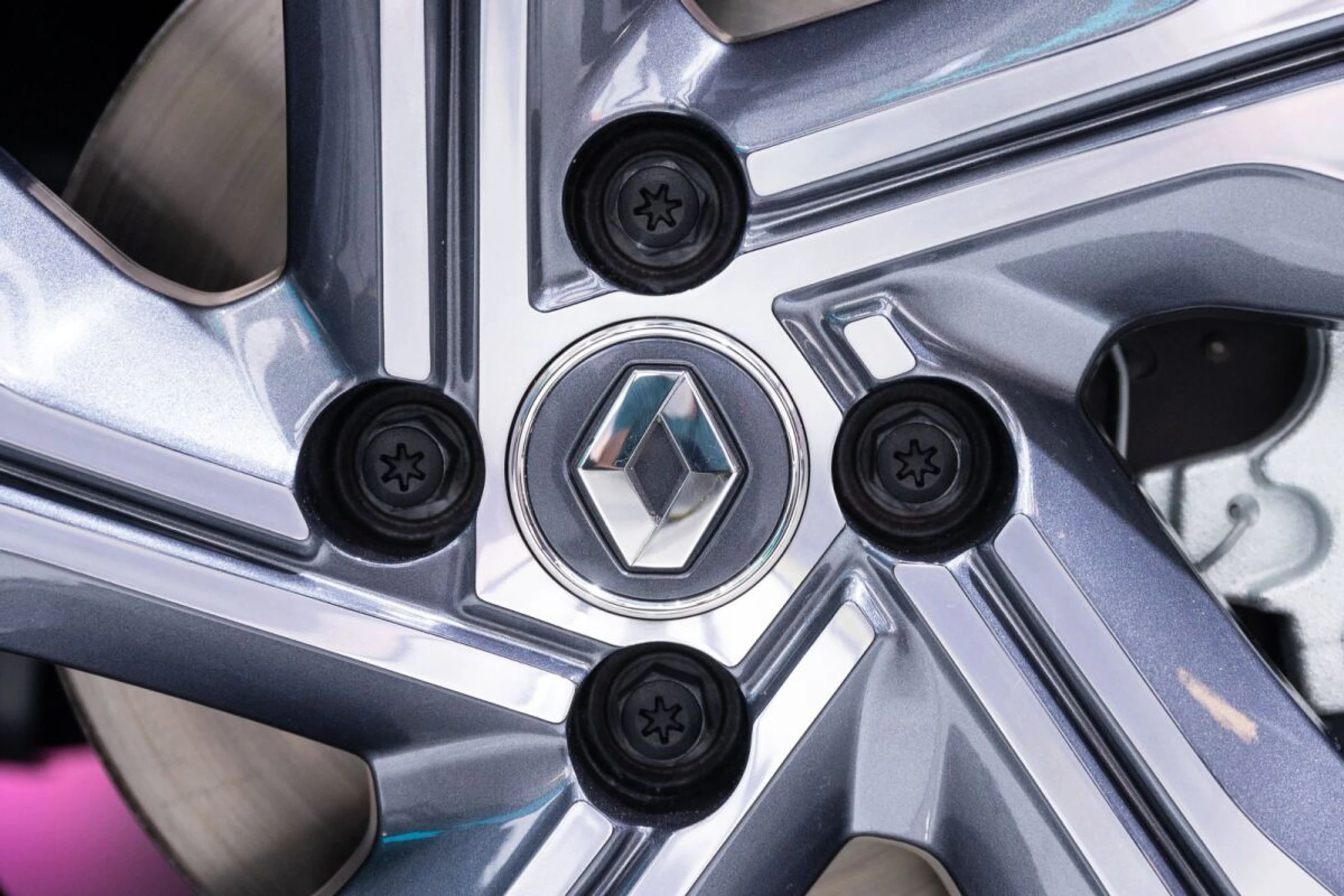 ++ ARCHIVBILD ++ Entwicklung von "ferngesteuerter Langstreckenmunition"