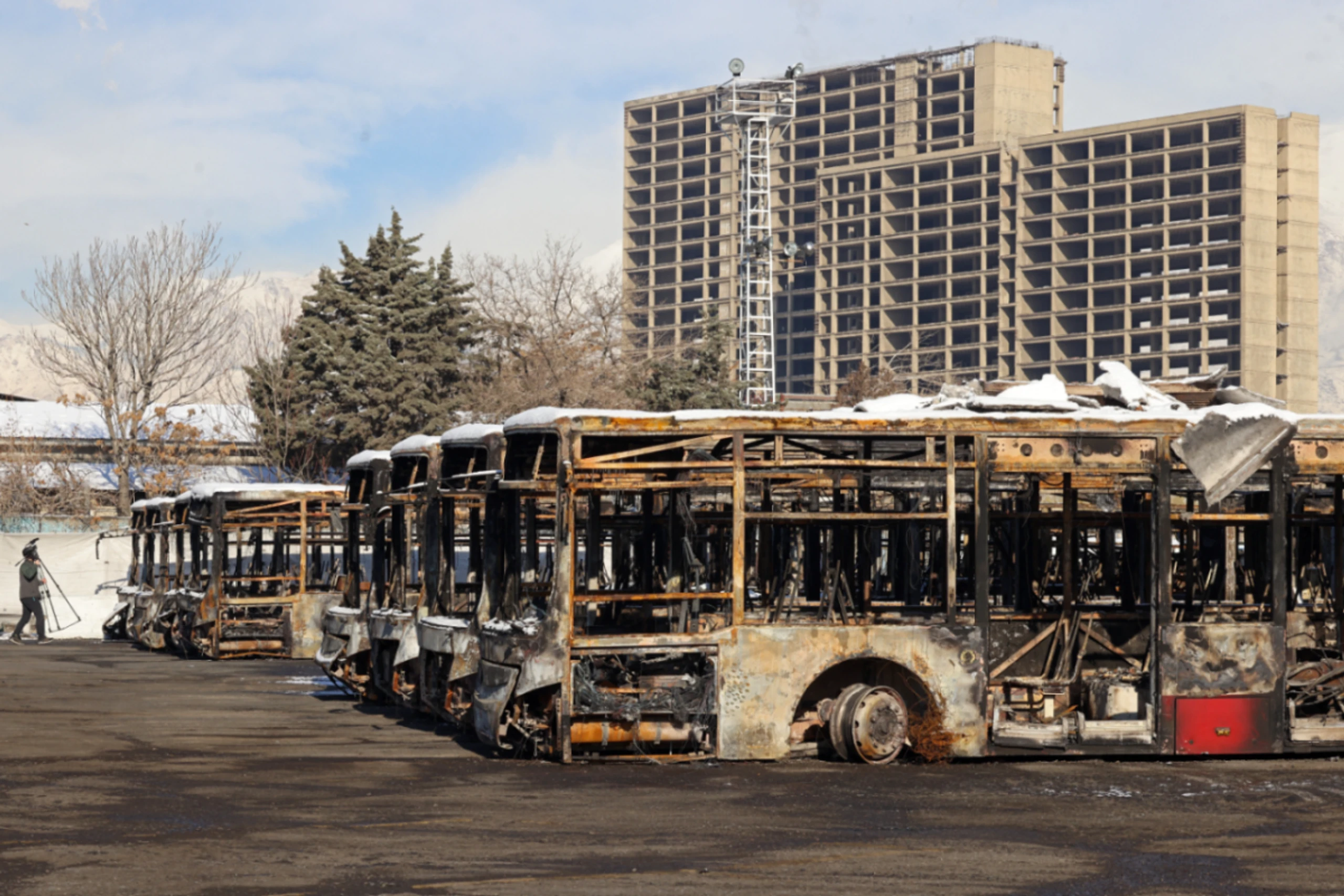 Ausgebrannte Busse nach Protesten in Teheran