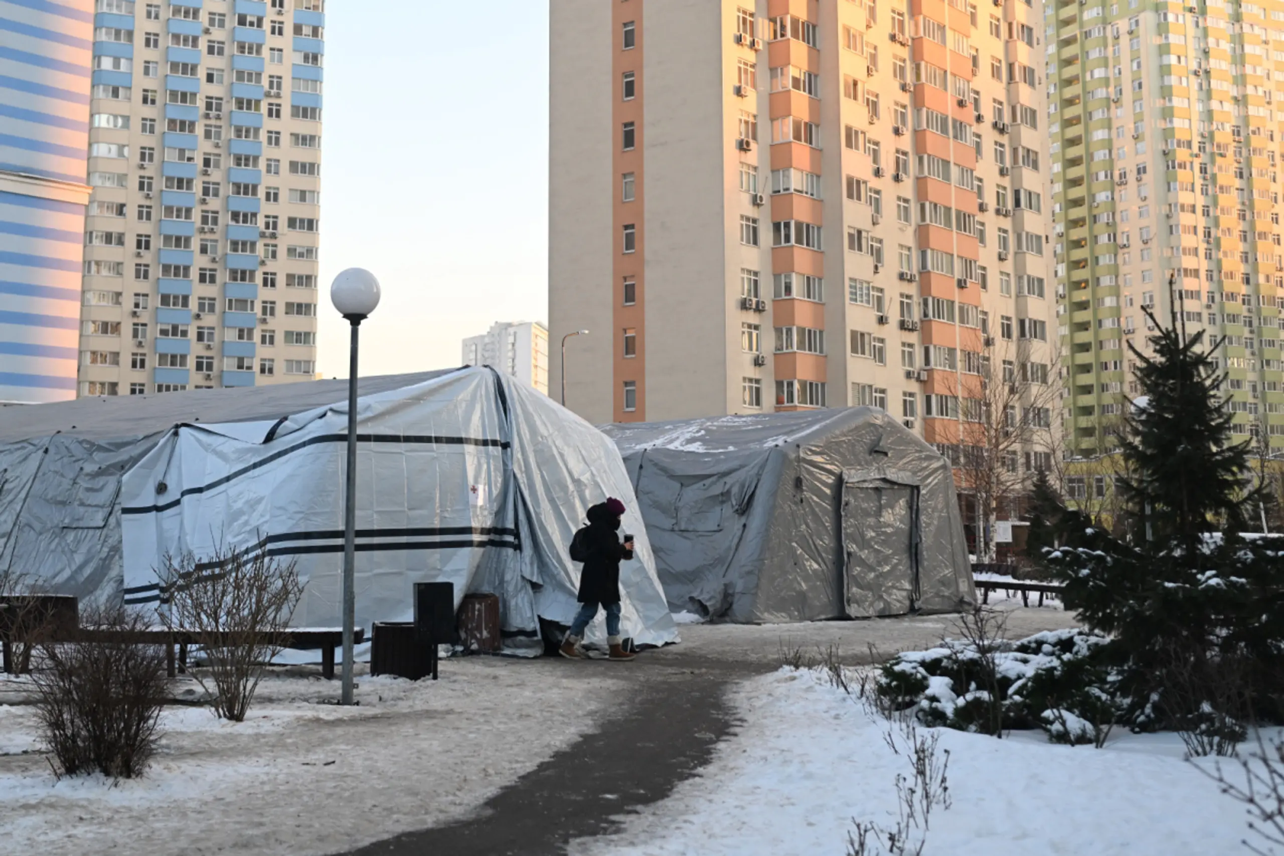 Vielen Einwohnern Kiews bleiben nur Wärmezelte