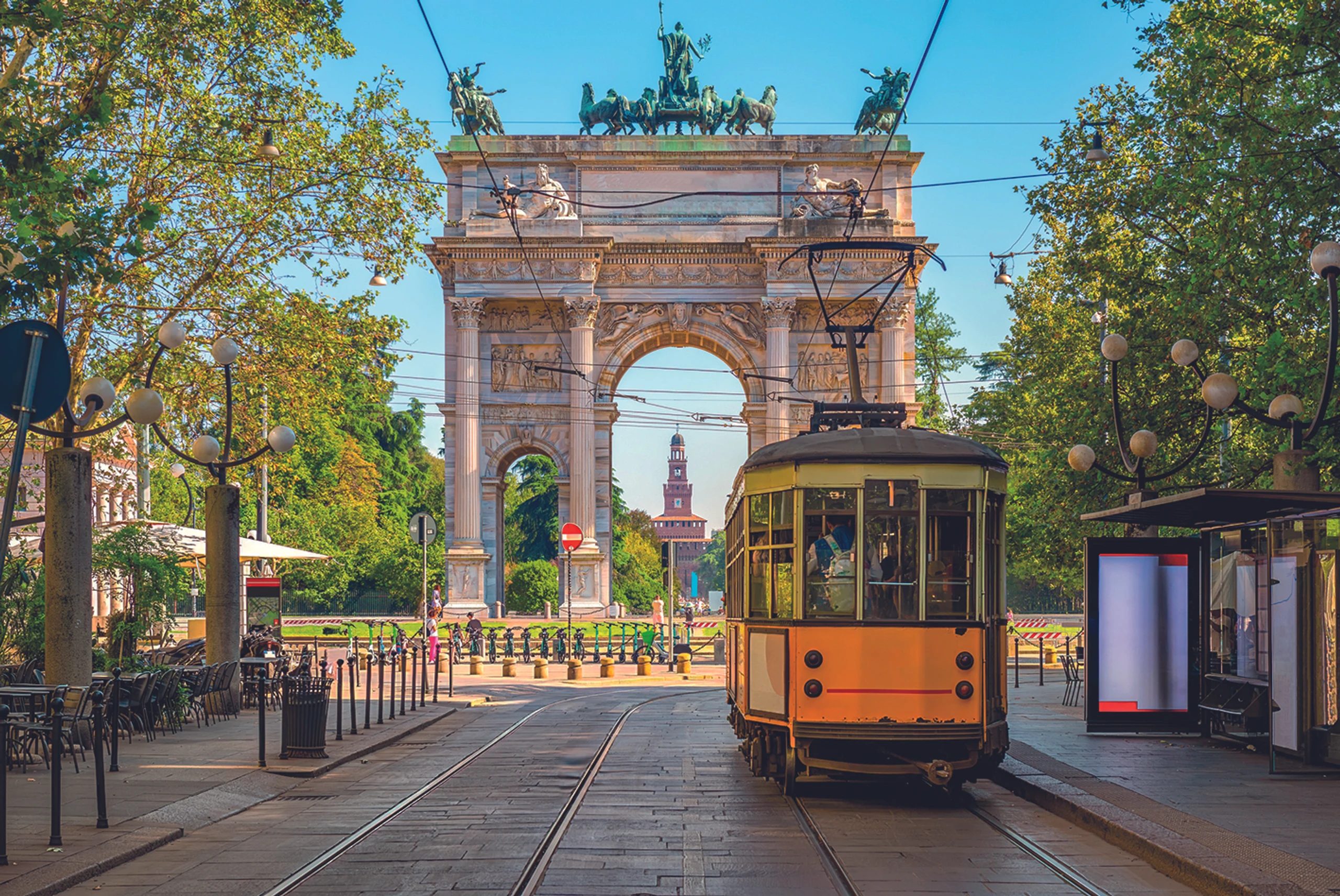 © ISTOCKPHOTO Blurred image background