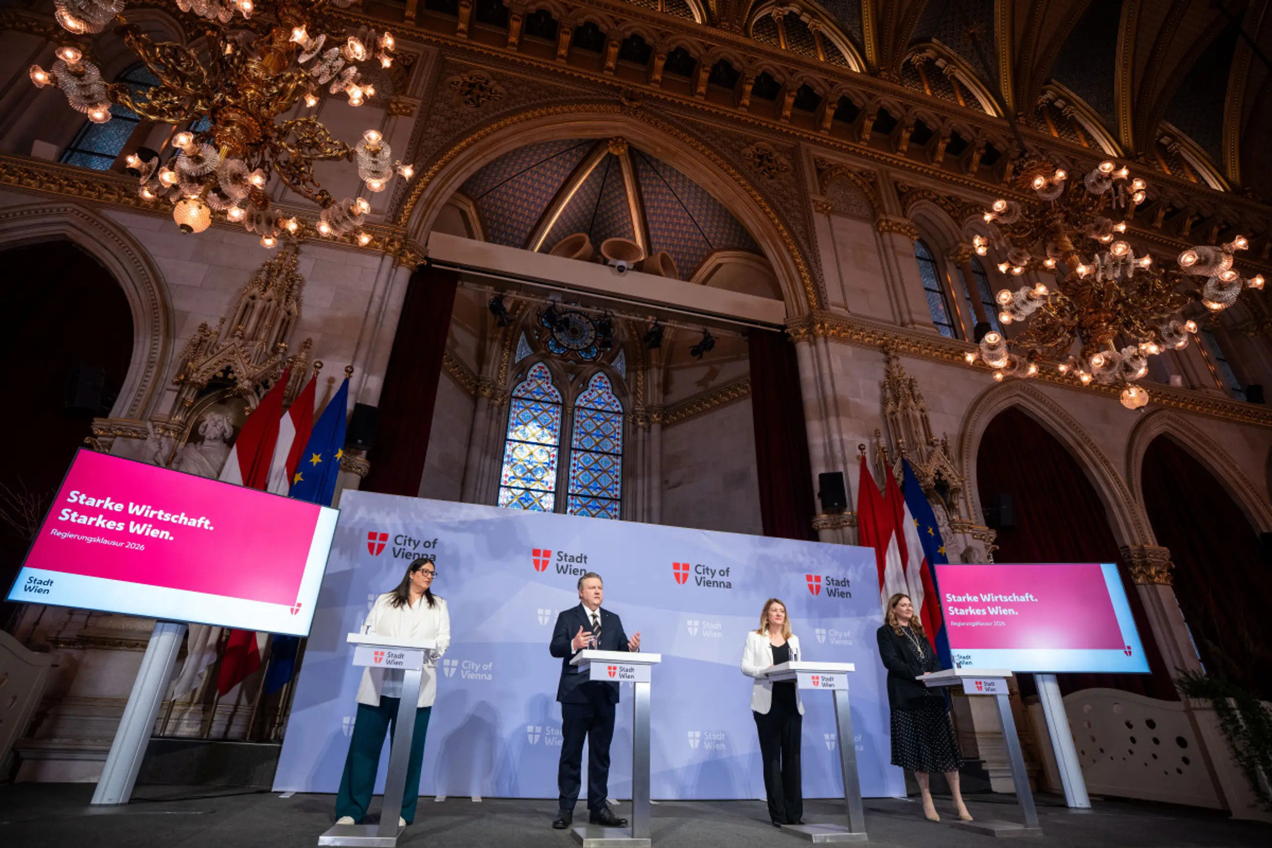 Rot-Pink präsentierte im Rathaus die Ergebnisse der Klausur