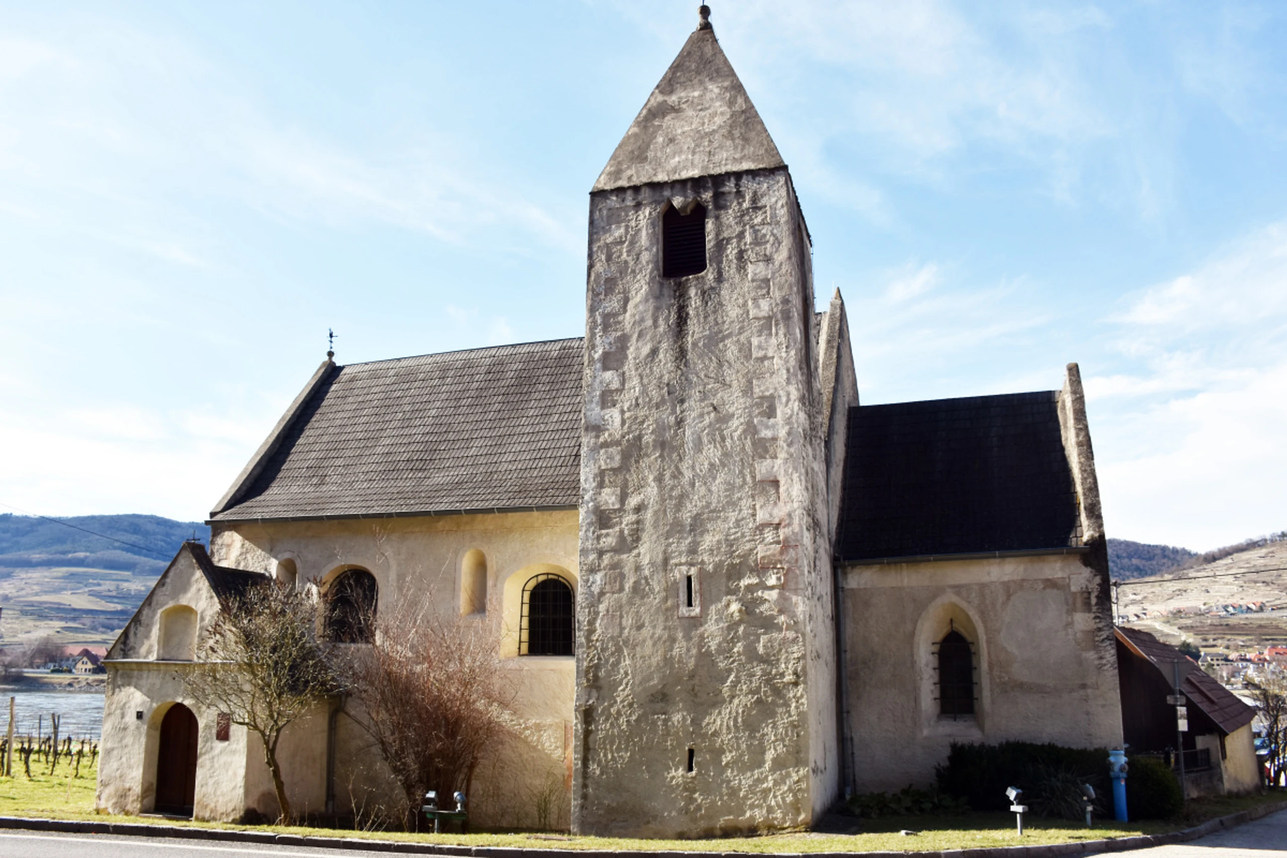 Die Filialkirche St. Lorenz in der Gemeinde Rossatz-Arnsdorf