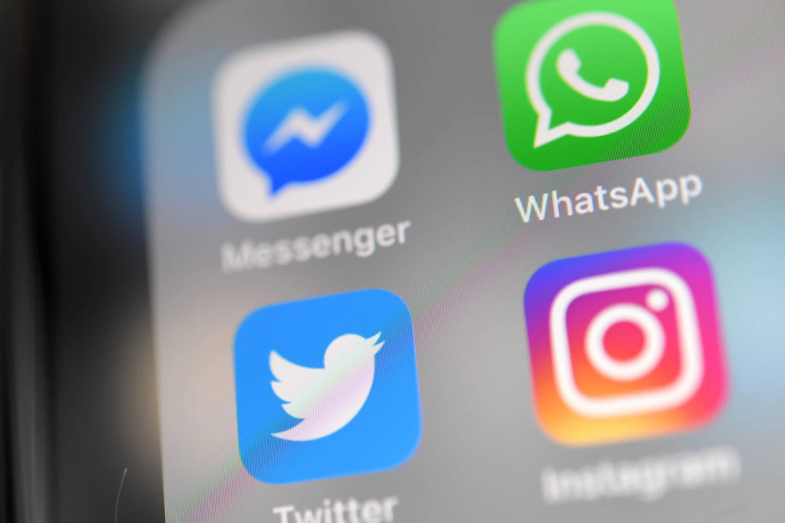 Die Regierung plant ein Social-Media-Verbot für Unter-14-Jährige