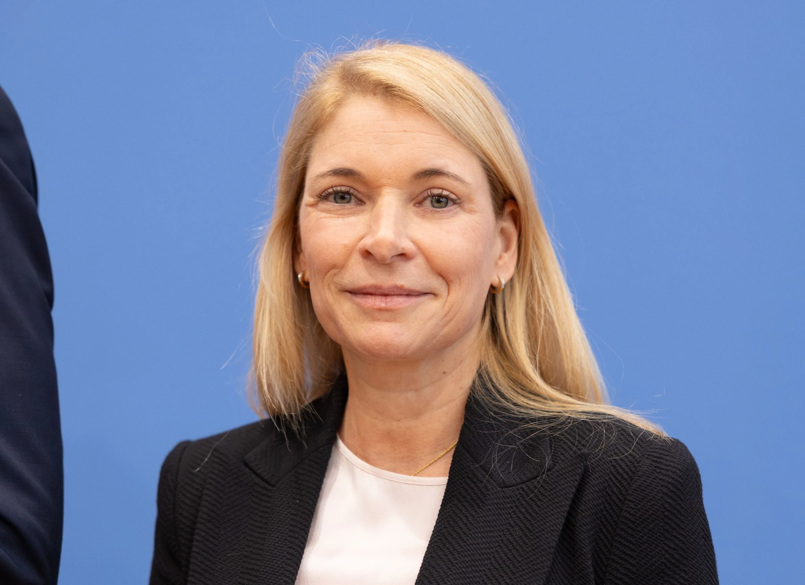 Neue Deutsche-Bahn-Chefin will beim Management sparen