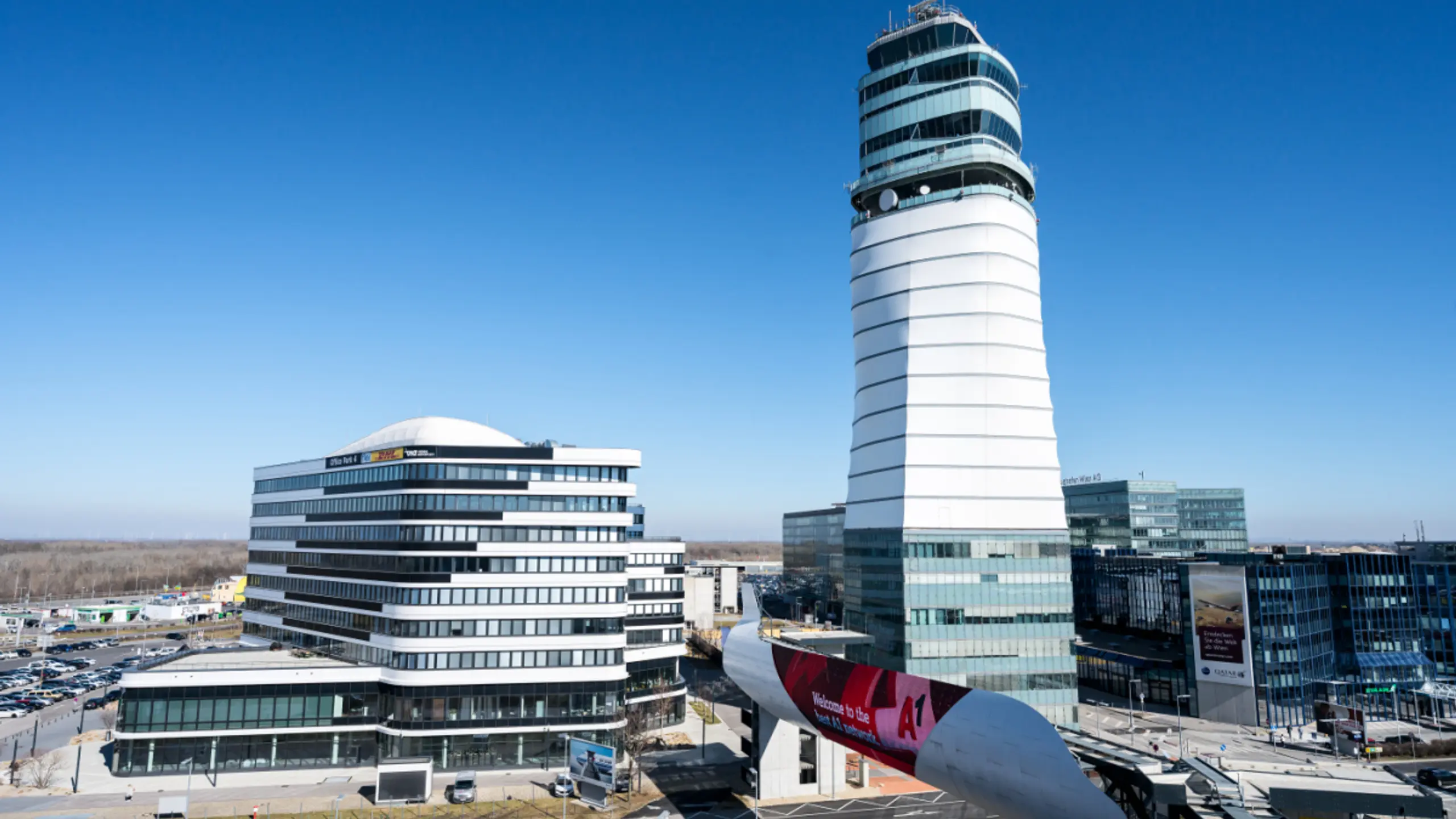 © APA/APA/THEMENBILD/MAX SLOVENCIK Tower des Flughafens Wien (Archivbild)