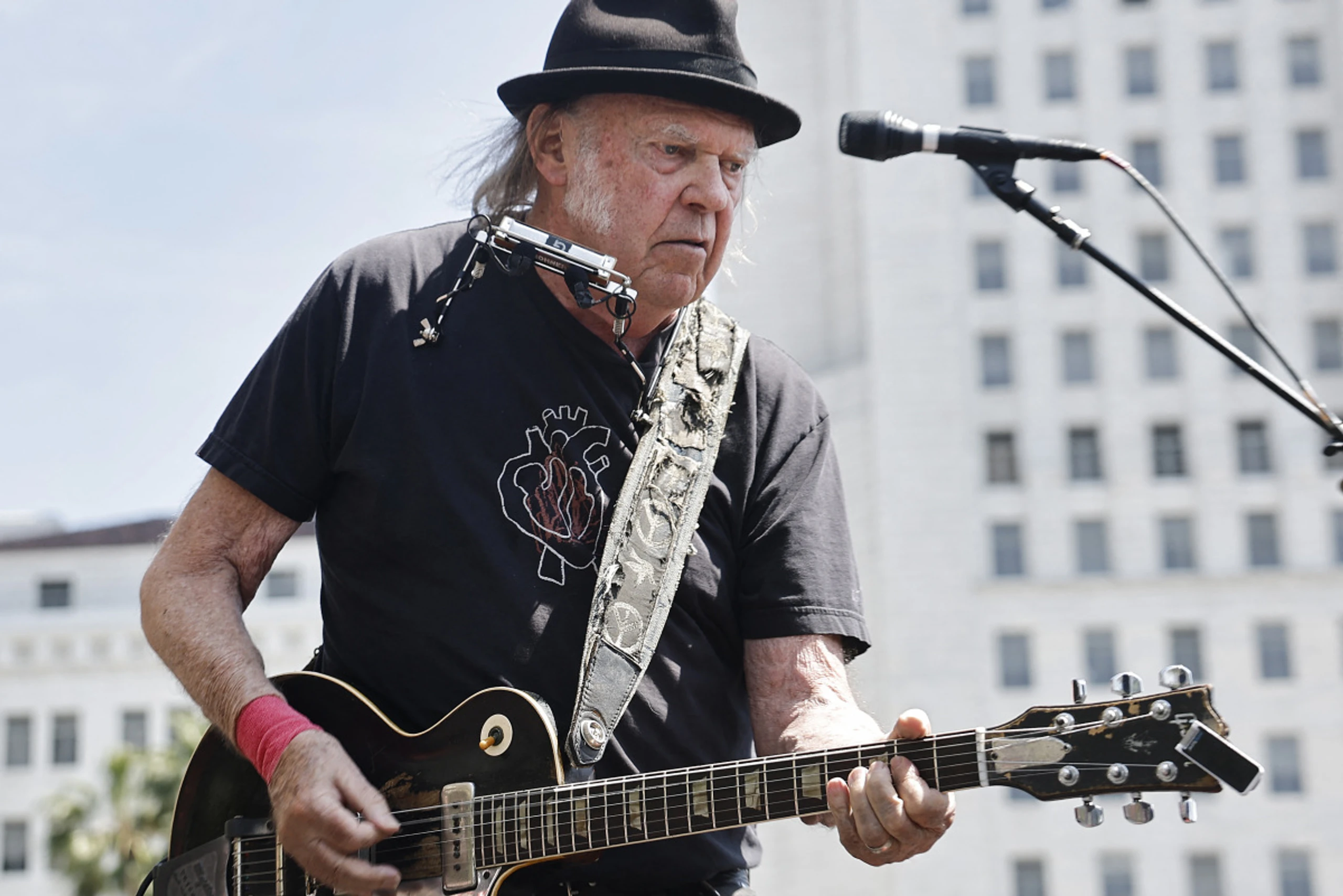 Neil Young schenkt Grönland seine Musik