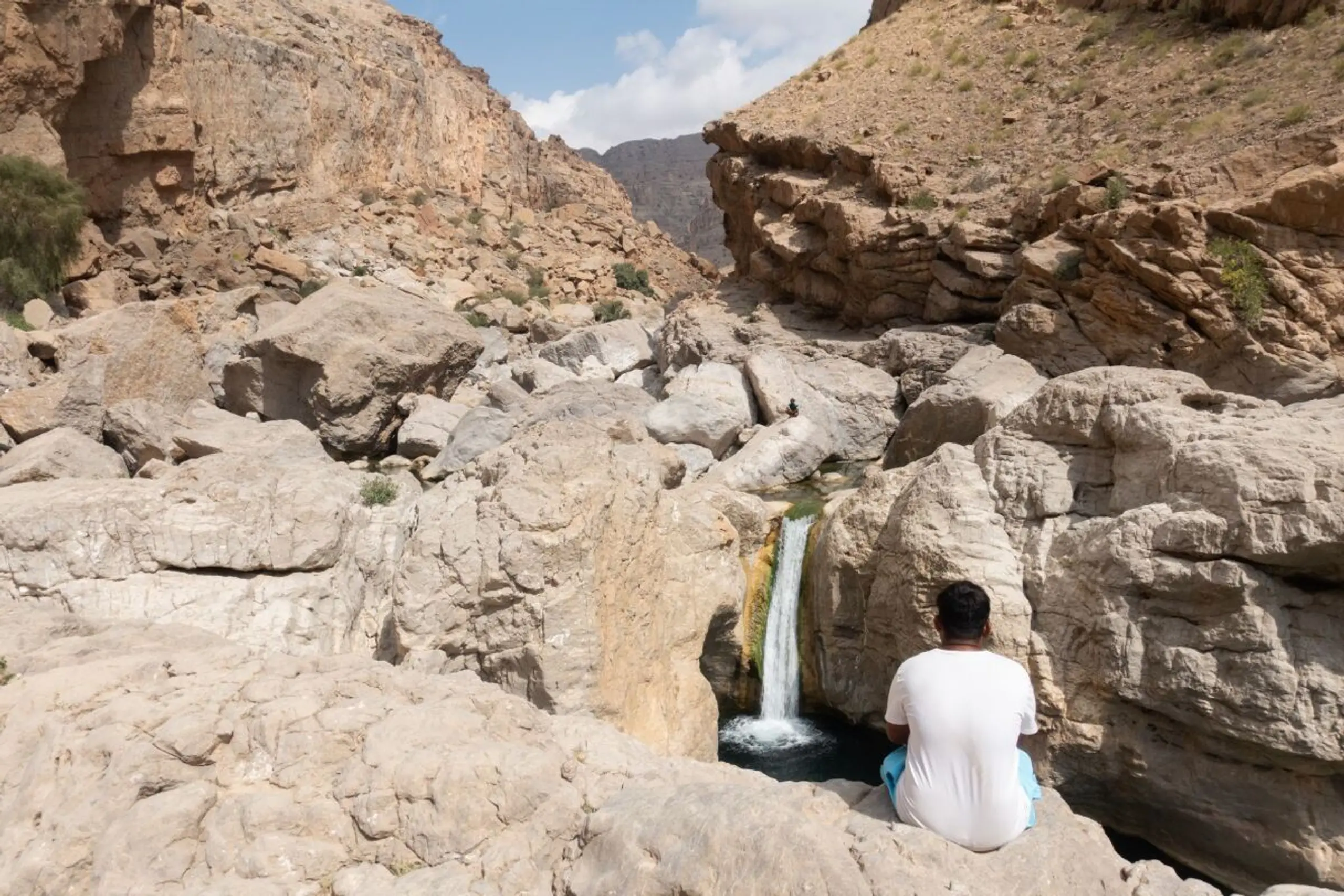 Einsame Schönheit: ein Wasserfall im abgelegenen Wadi Hawer