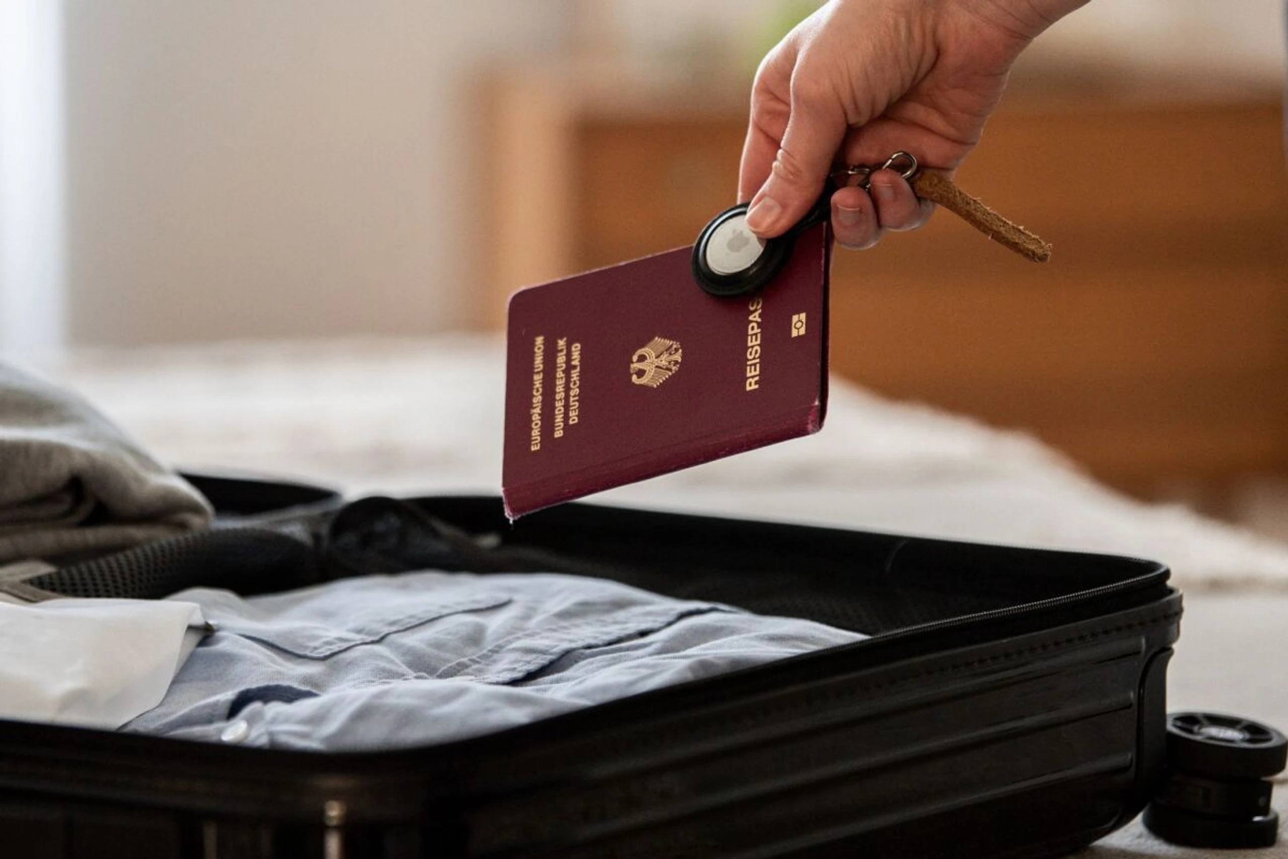 Airtags kann man auch im Koffer verstauen