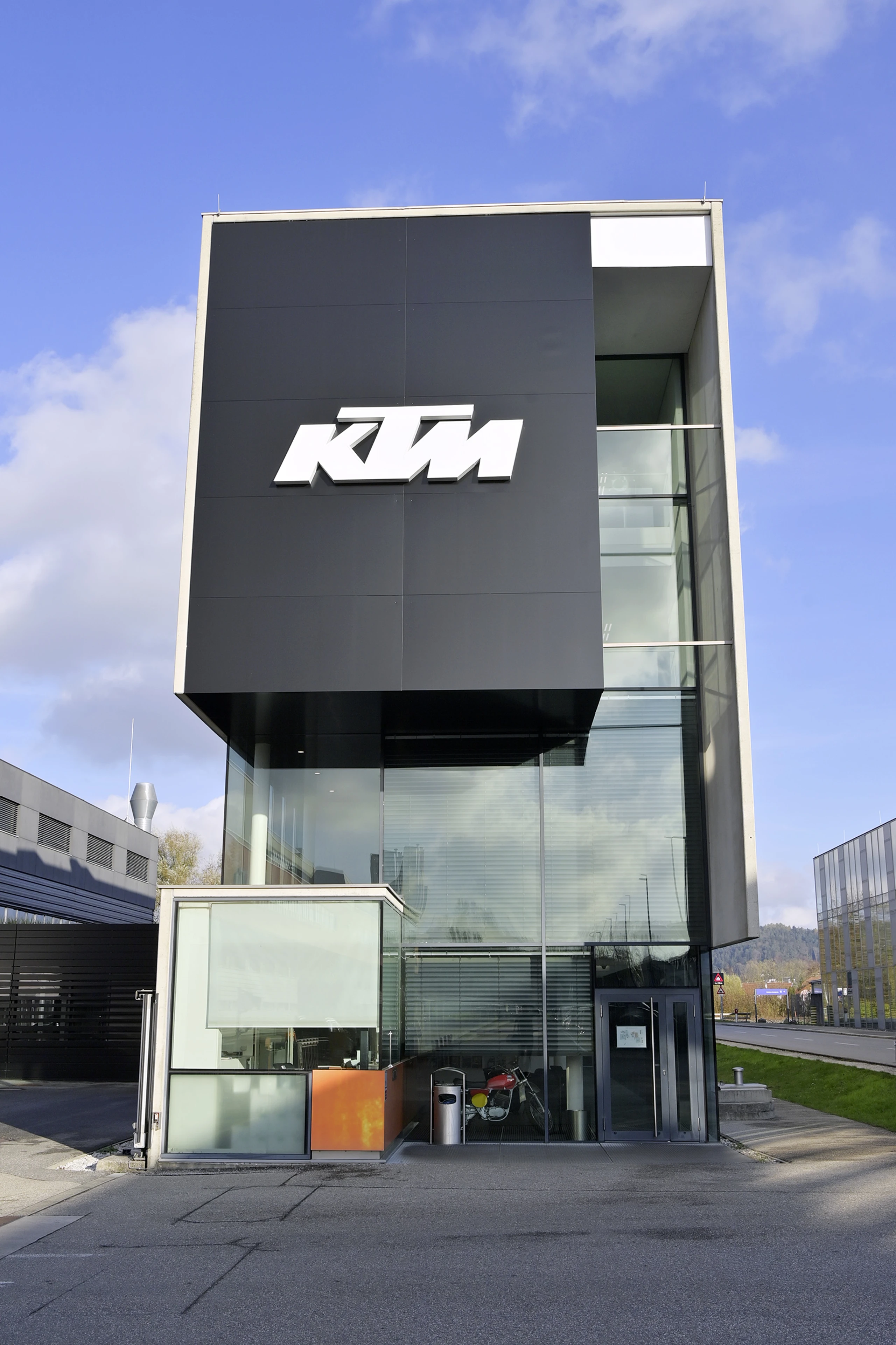 Bajaj Mobility 2025: Umsatzeinbruch, Gewinn durch Sanierung