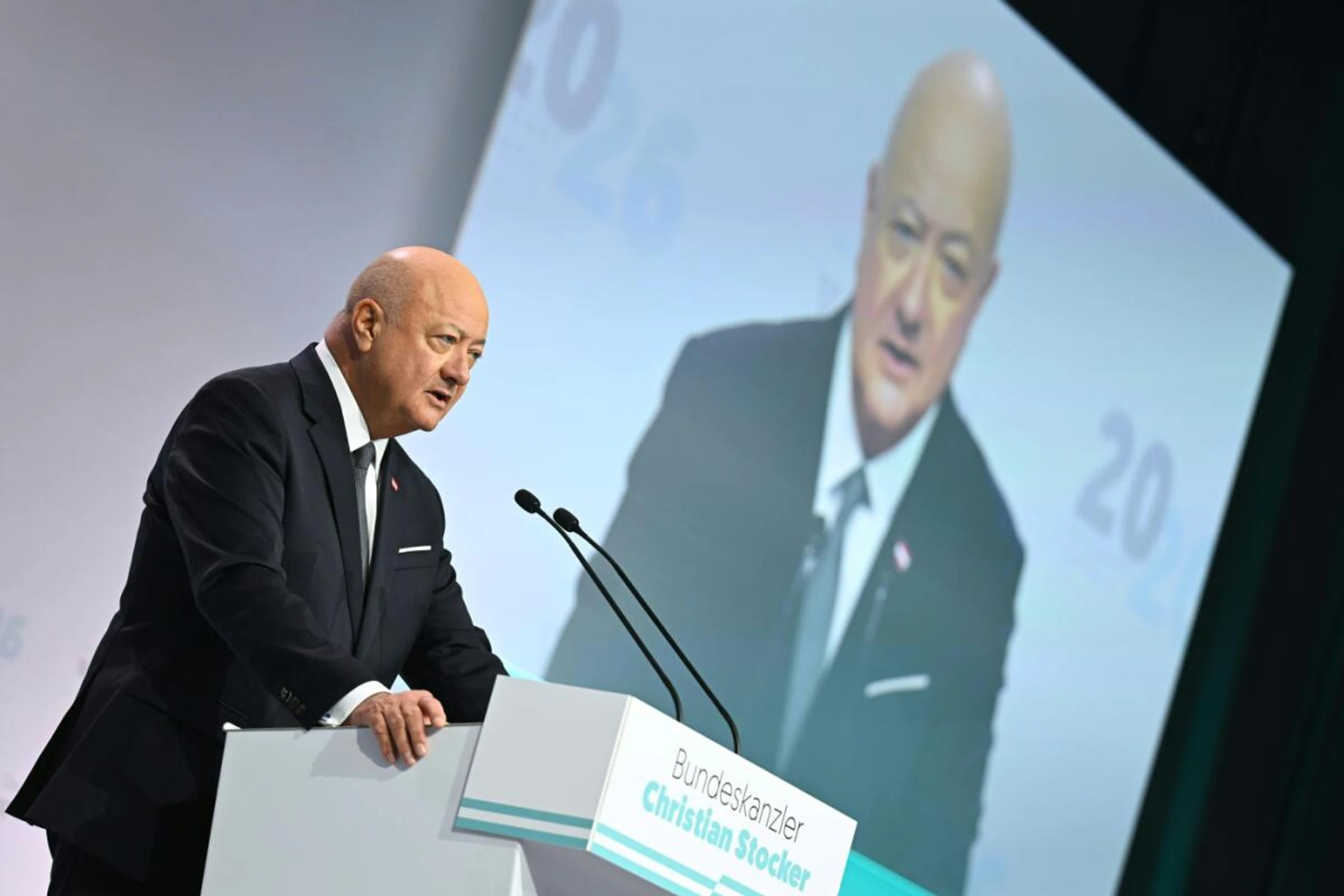 Bundeskanzler Stocker will die Meinung der Bevölkerung einholen