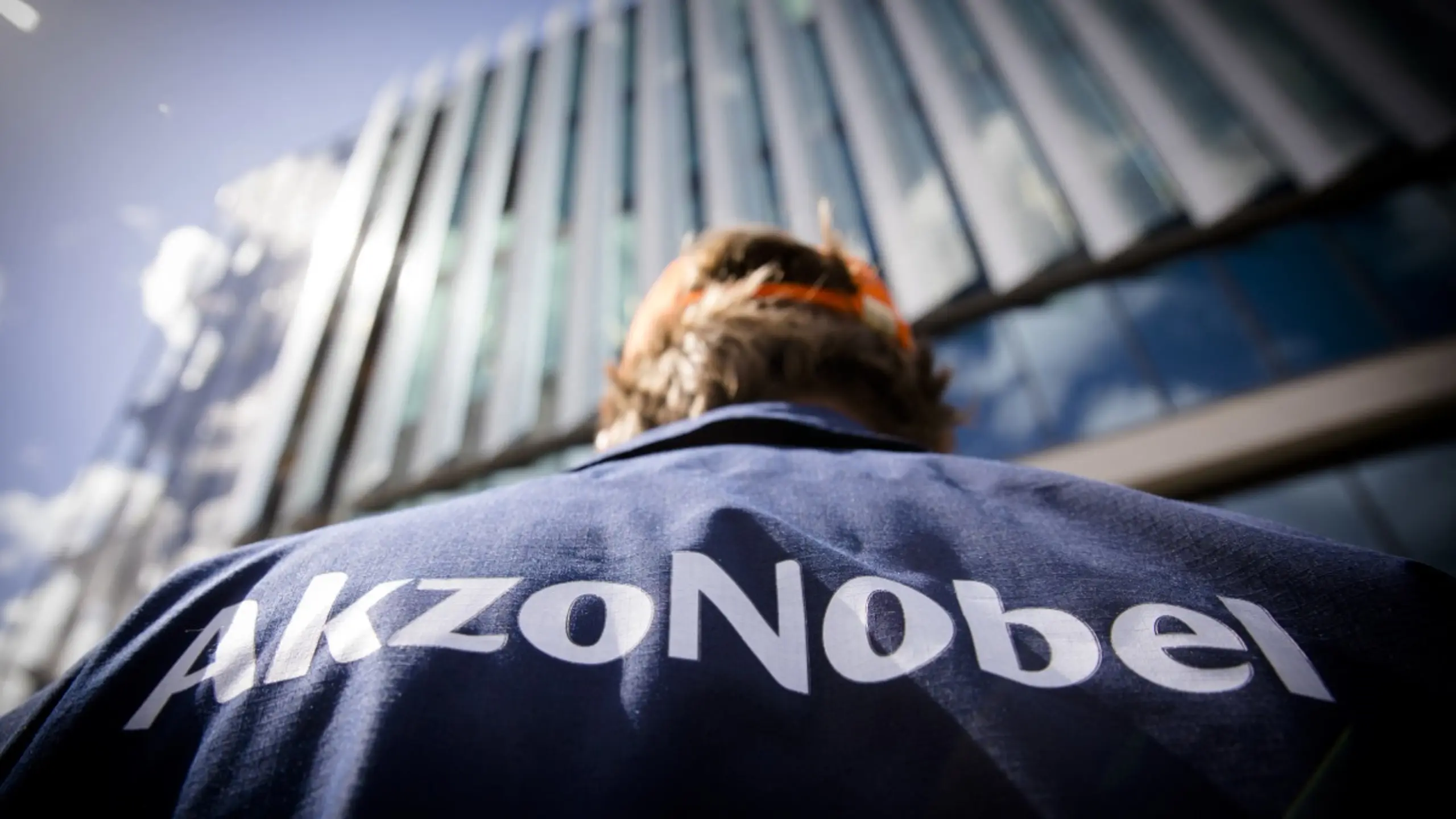 AkzoNobel enttäuscht mit Gewinnrückgang und Ausblick